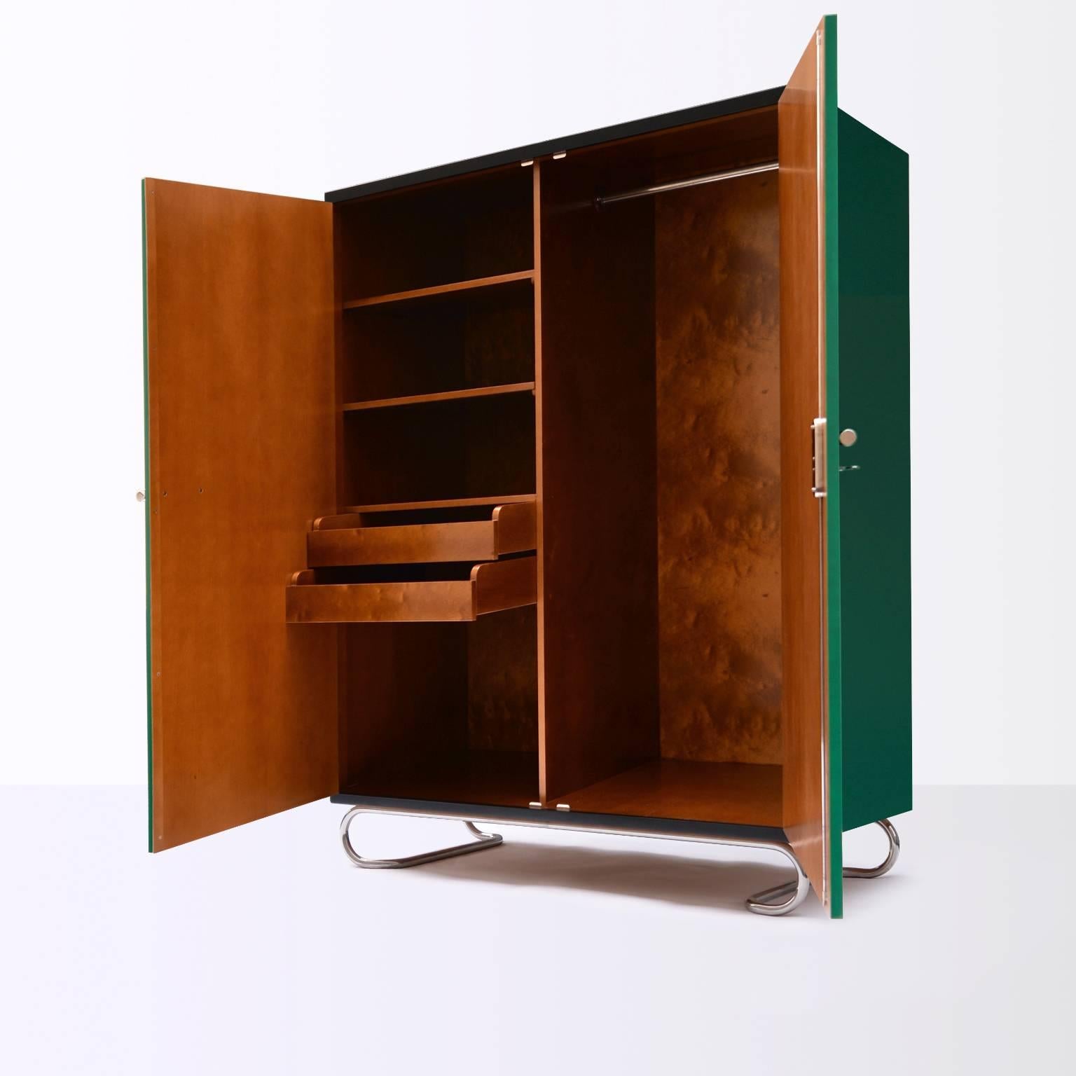 Armario Personalizable de Madera Lacada y Herrajes de Acero Tubular Moderno en venta