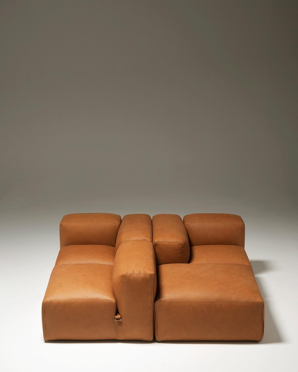 Customizable Tacchini Le Mura Modular Sofa Designed by Mario Bellini In New Condition For Sale In New York, NY