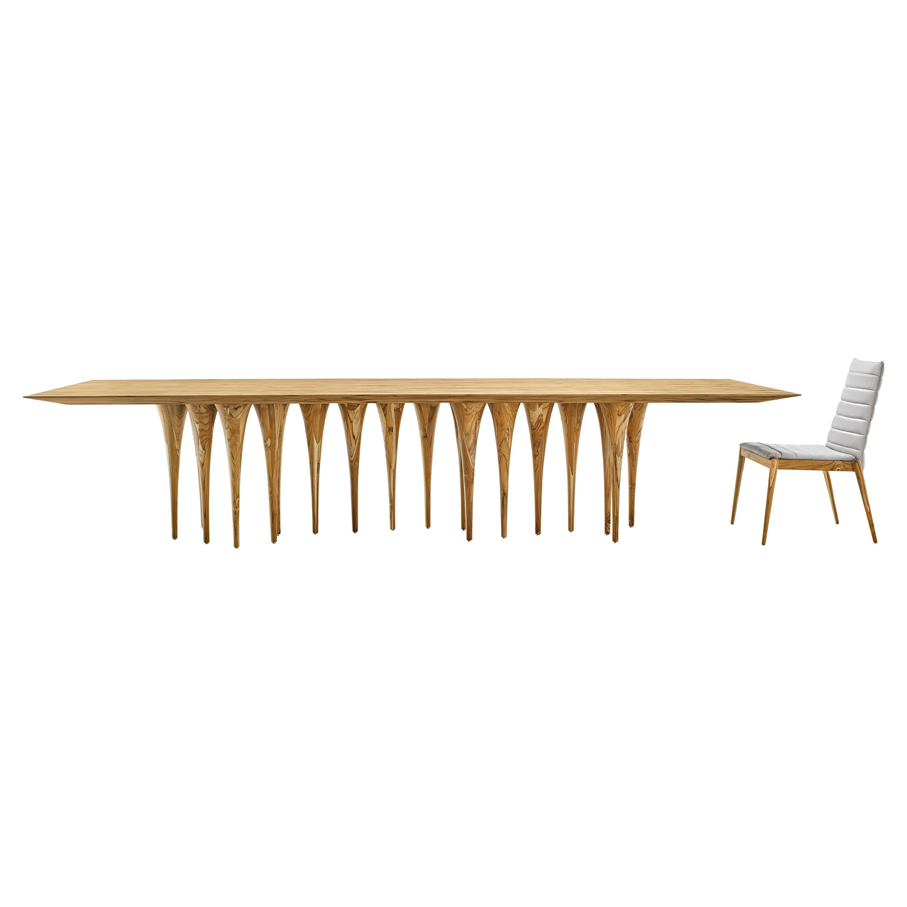 Tavolo da sala da pranzo Pin, disegnato da Sérgio Batista per Uultis, con piano rettangolare impiallacciato in teak da 98 pollici e 12 gambe. *Si prega di verificare la disponibilità prima dell'acquisto*.

Il tavolo da pranzo Pin di Uultis è un