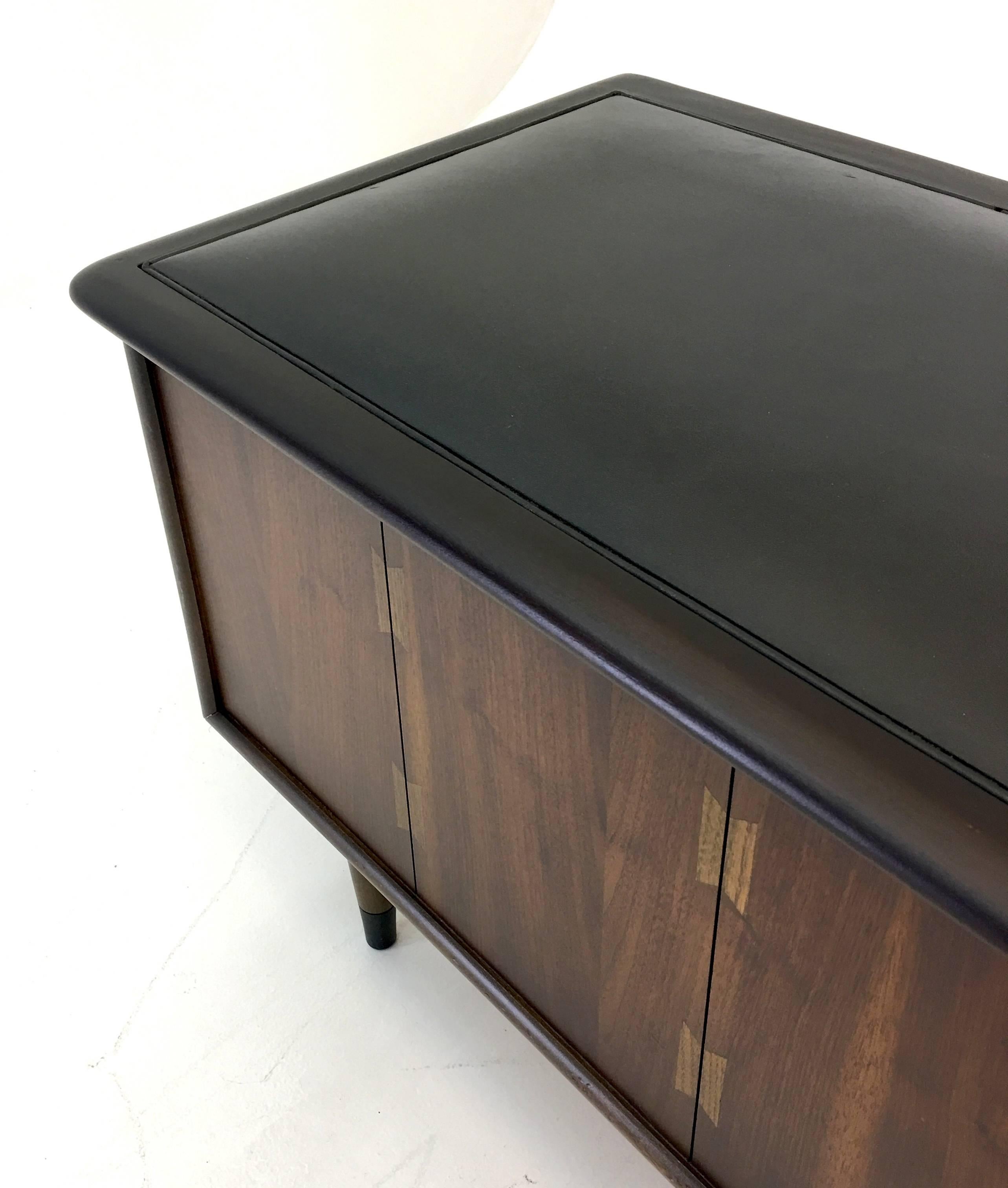 Mid-Century Modern Customizable Trunk by Lane Acclaim with Seating by Andre Bus