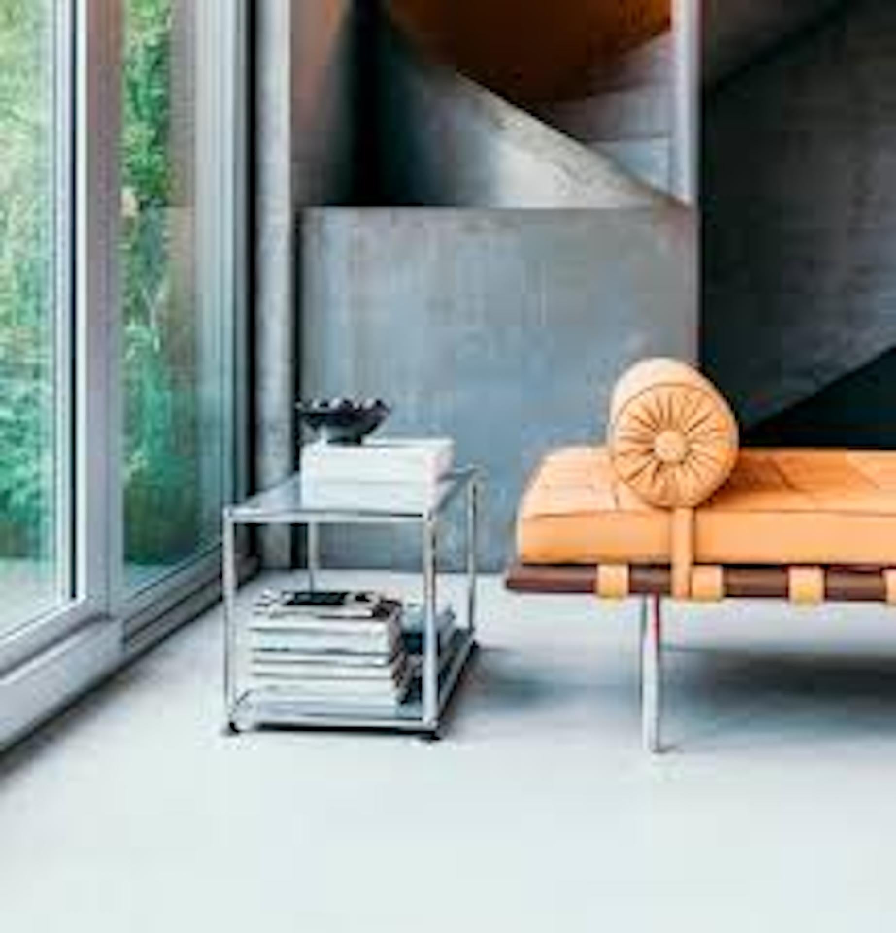 Customizable USM Haller side table (M22) by Fritz Haller and Paul Schaerer In New Condition For Sale In New York, NY