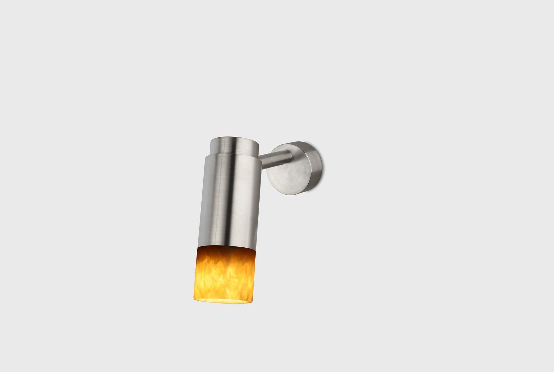 Lámpara de pared personalizable 'Donya Pivot' de Anour, ónice cilíndrico ámbar, acero inoxidable cepillado

Dimensiones:
H: 17,5 cm x 17 cm x Ø 6 cm

Detalles técnicos:
- Tensión: 240V / 120V
- Bombilla GU 10 (bombilla no incluida)
- Vatios: Máx. 6