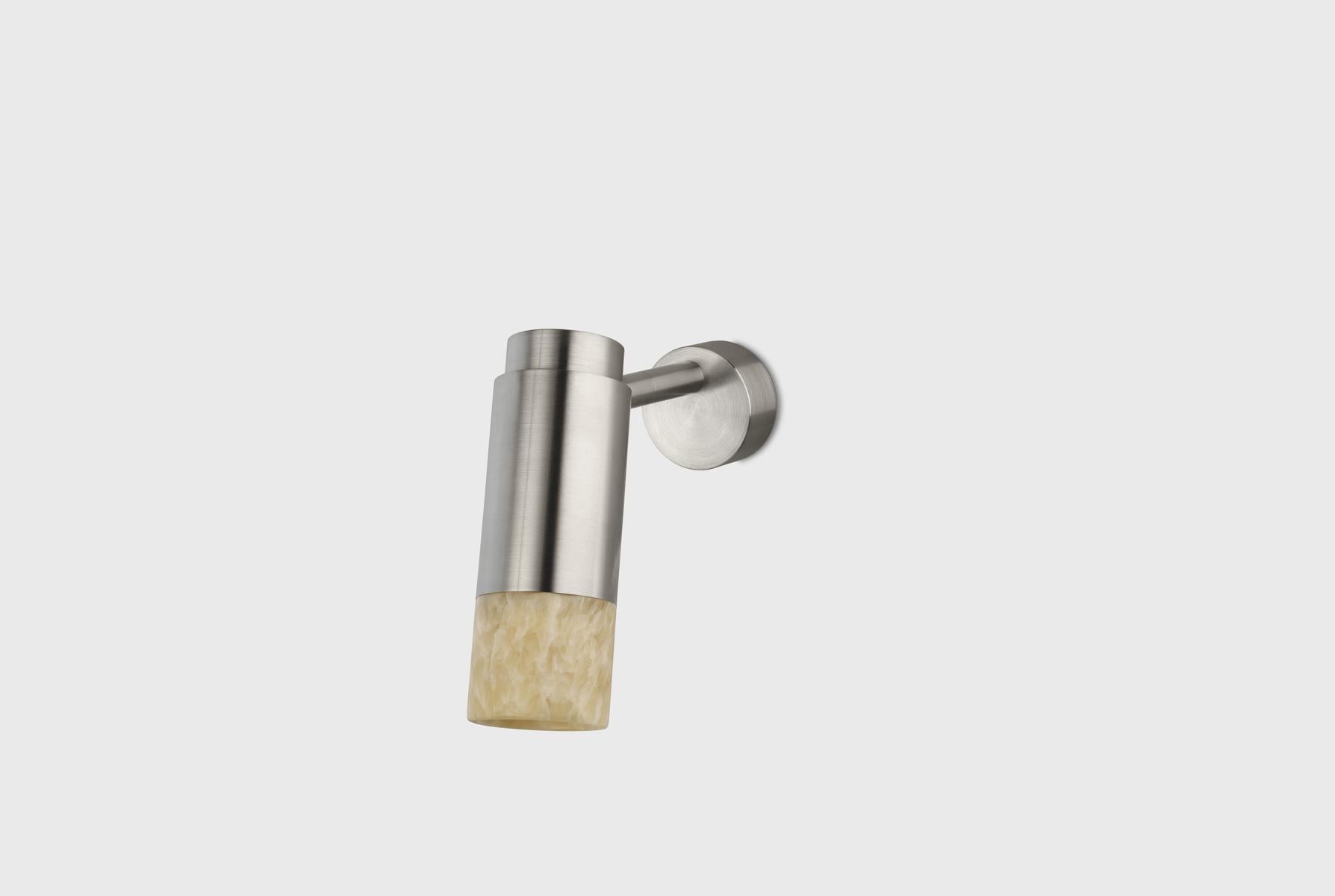 Aplique Personalizable 'Donya Pivot', Ónice Cilíndrico Ámbar, Acero Cepillado Moderno en venta