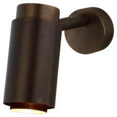 Lampada da parete personalizzabile 'Donya Pivot Reflector' di Anour, ottone brunito
