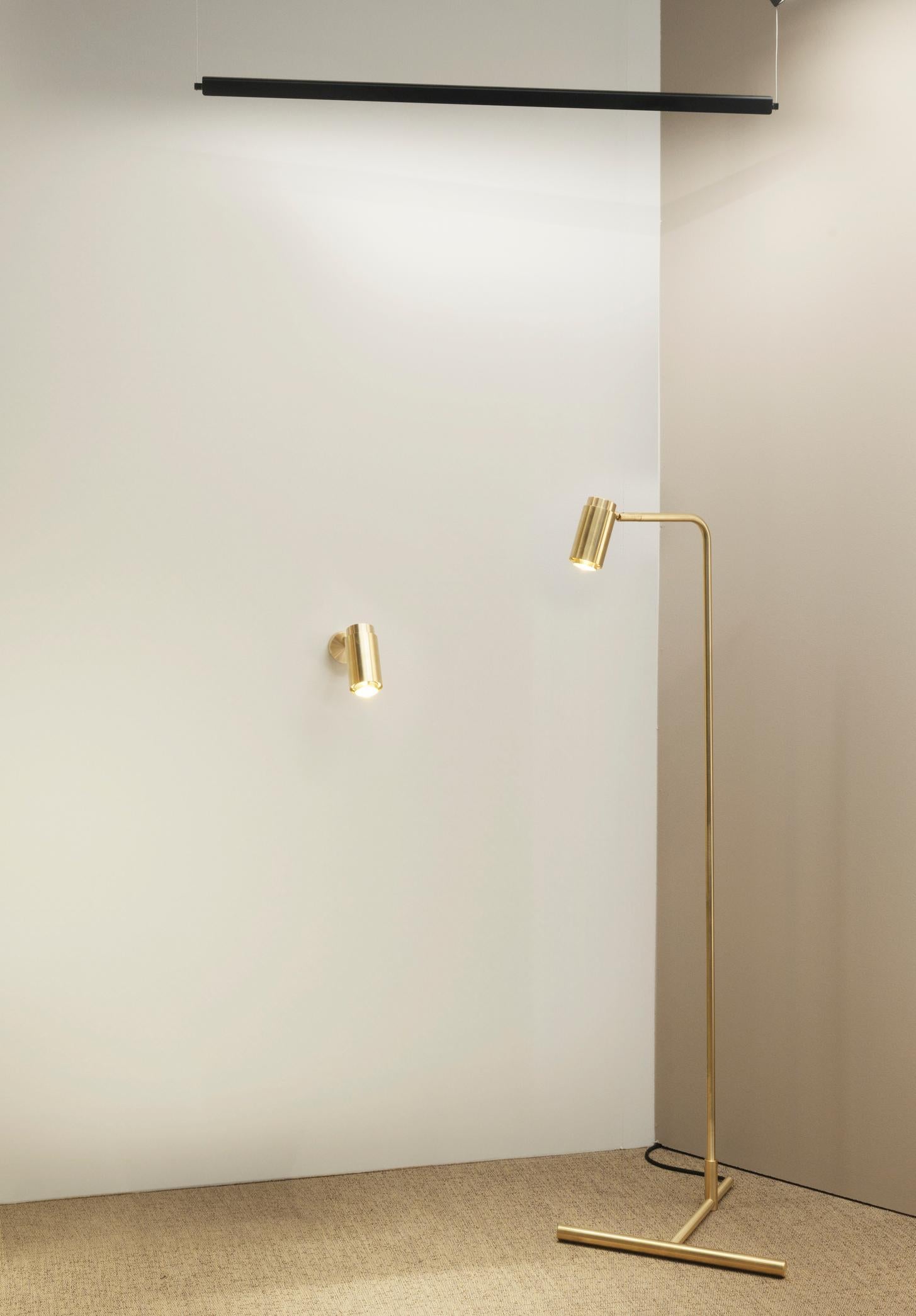 Anpassbare Wandleuchte 'Donya Pivot Reflector' von Anour Gebürsteter Stahl, Rückwand (21. Jahrhundert und zeitgenössisch) im Angebot