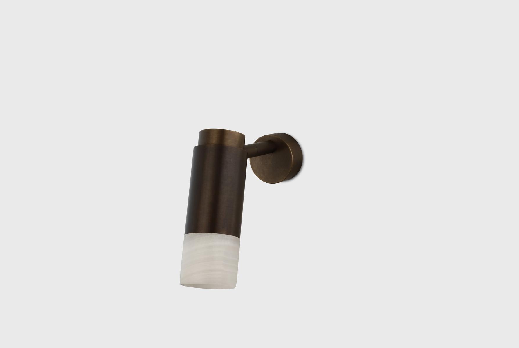 Aplique Personalizable 'Donya Pivot', Ónice Cilíndrico Blanco, Latón Marrón Moderno en venta