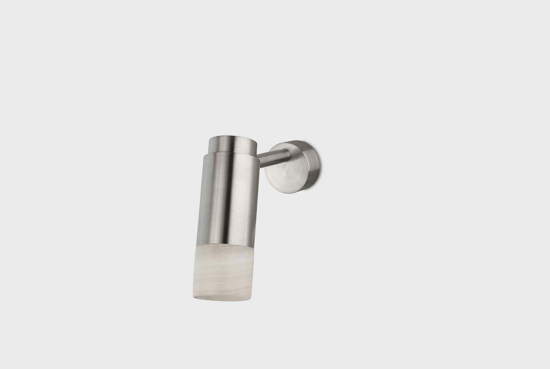Moderne Applique murale personnalisable 'Donya Pivot', Onyx cylindrique blanc, acier brossé en vente