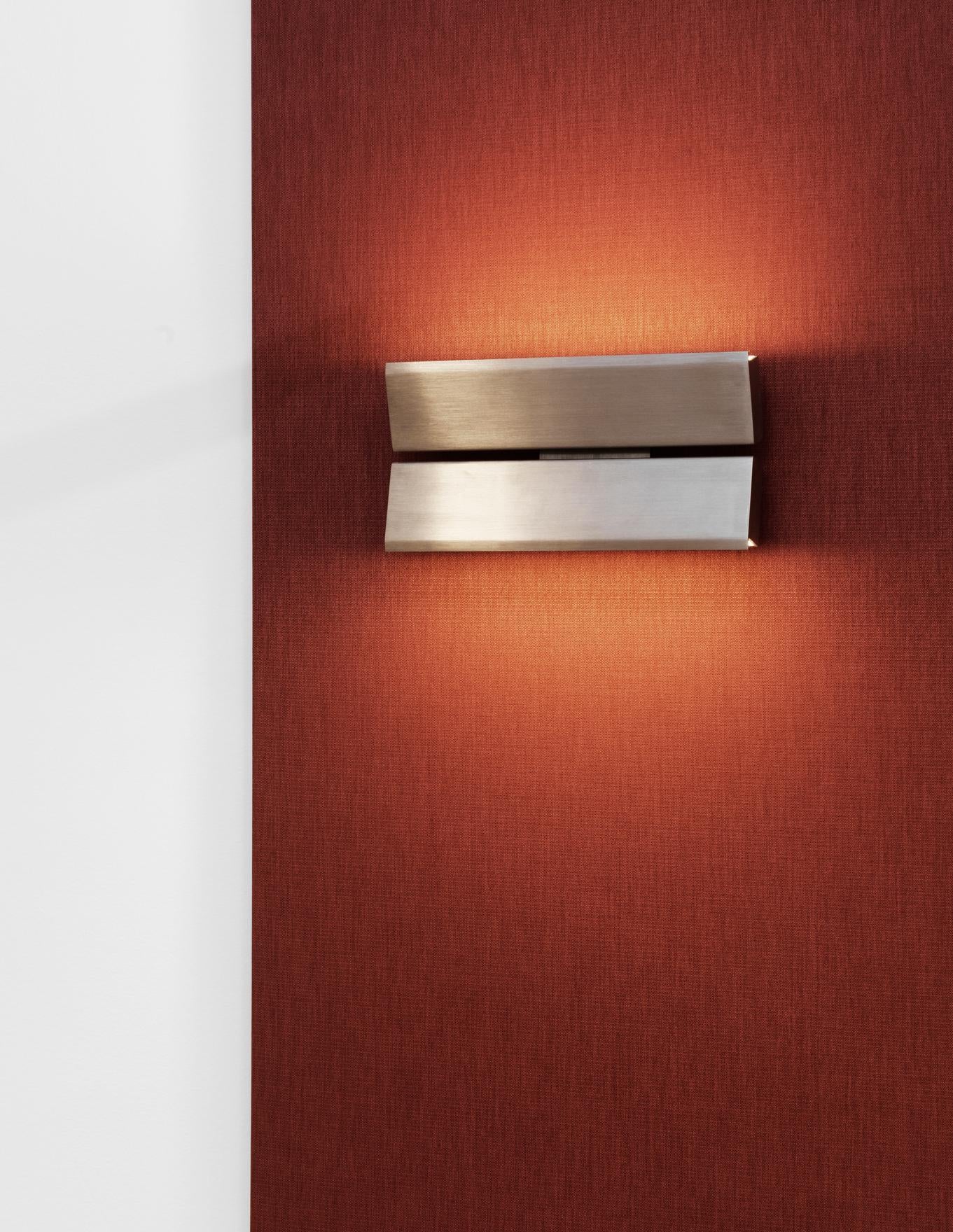 Lampe murale personnalisable 'Papilio' by Anour, Double, Browned Brass en vente 3