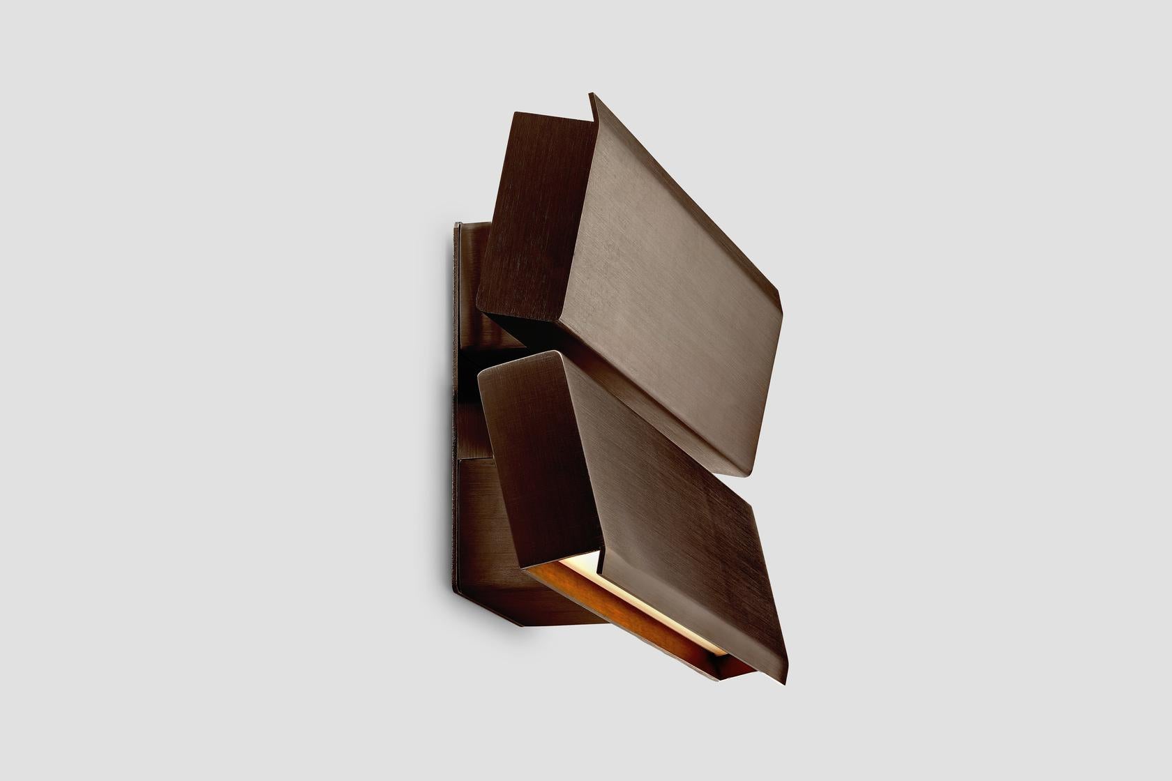 Lampe murale personnalisable 'Papilio' by Anour, Double, Browned Brass Neuf - En vente à Paris, IDF