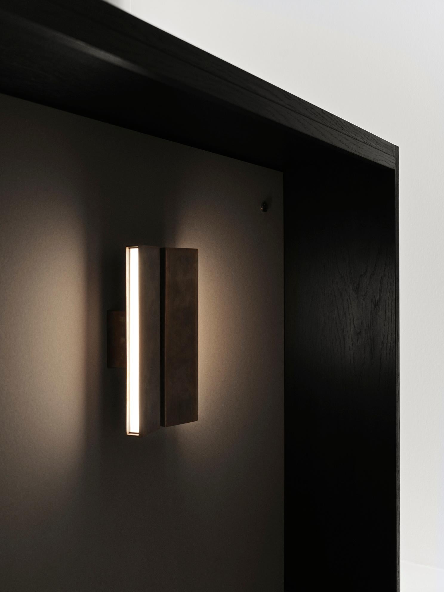 Lampe murale personnalisable 'Papilio' by Anour, Double, Browned Brass en vente 2