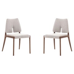 Sedie da pranzo personalizzabili in noce con tessuto beige chiaro, set di due, linea a fessura
