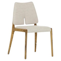 Sedie da pranzo personalizzabili in noce con tessuto beige chiaro, set di due, linea a fessura