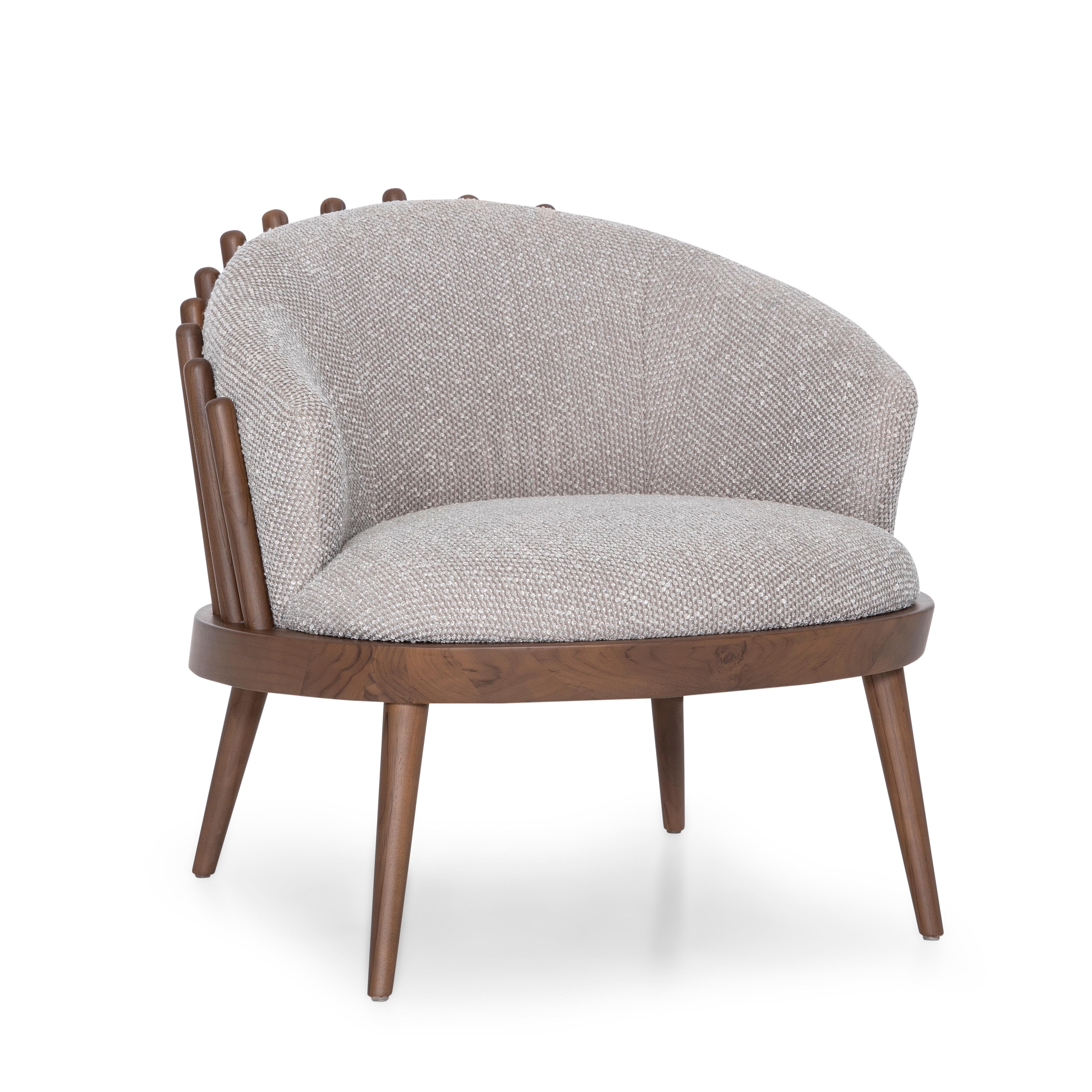 Fauteuil Fane conçu par Sérgio Batista pour Uultis, finition noyer et tissu bouclé gris. *Veuillez vérifier la disponibilité avant l'achat.

Le fauteuil Fane allie un savoir-faire intemporel à un confort accueillant, ce qui en fait un ajout raffiné