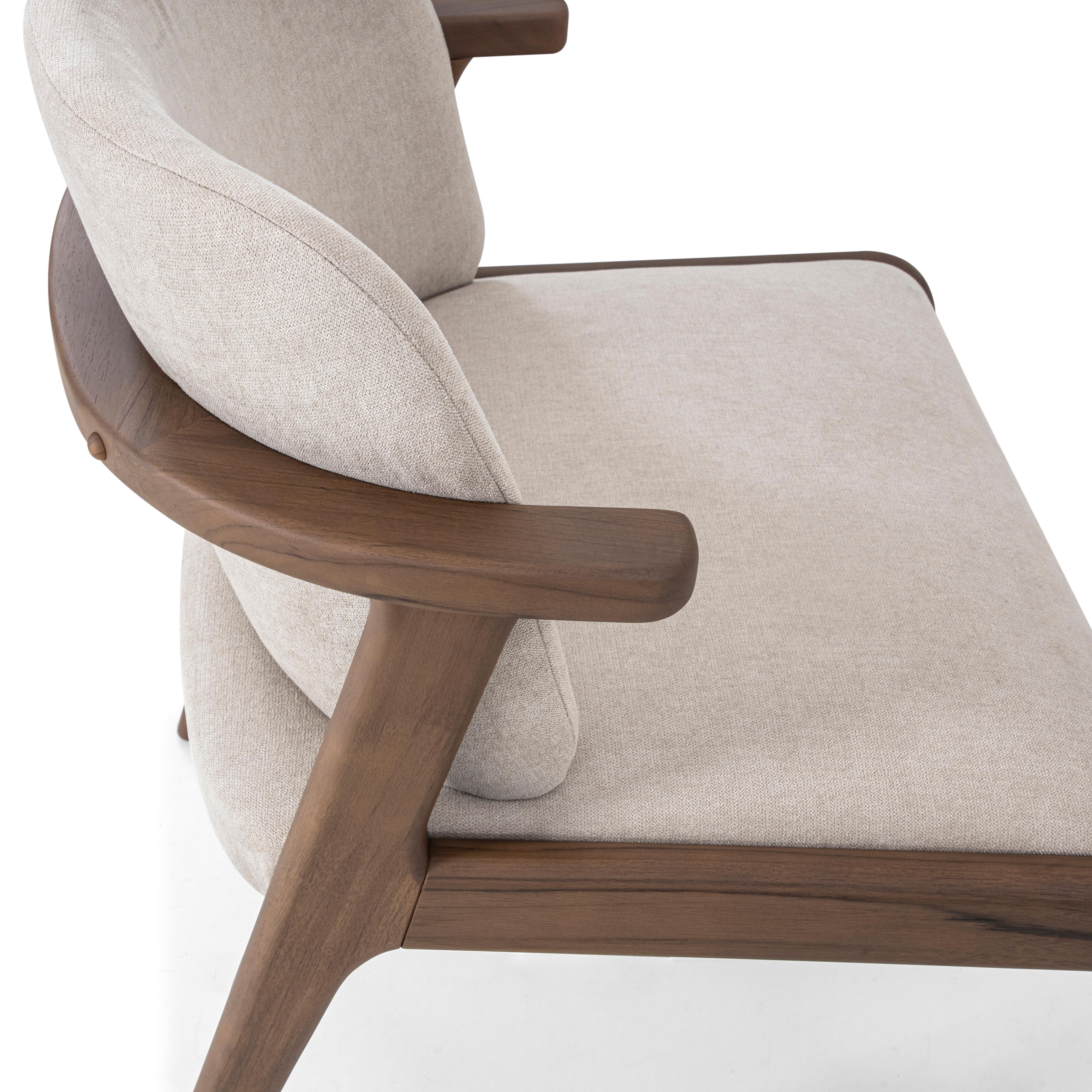 Anpassbarer Esszimmerstuhl in Nussbaum mit beigem Stoff - Kollektion Nowe im Angebot 5