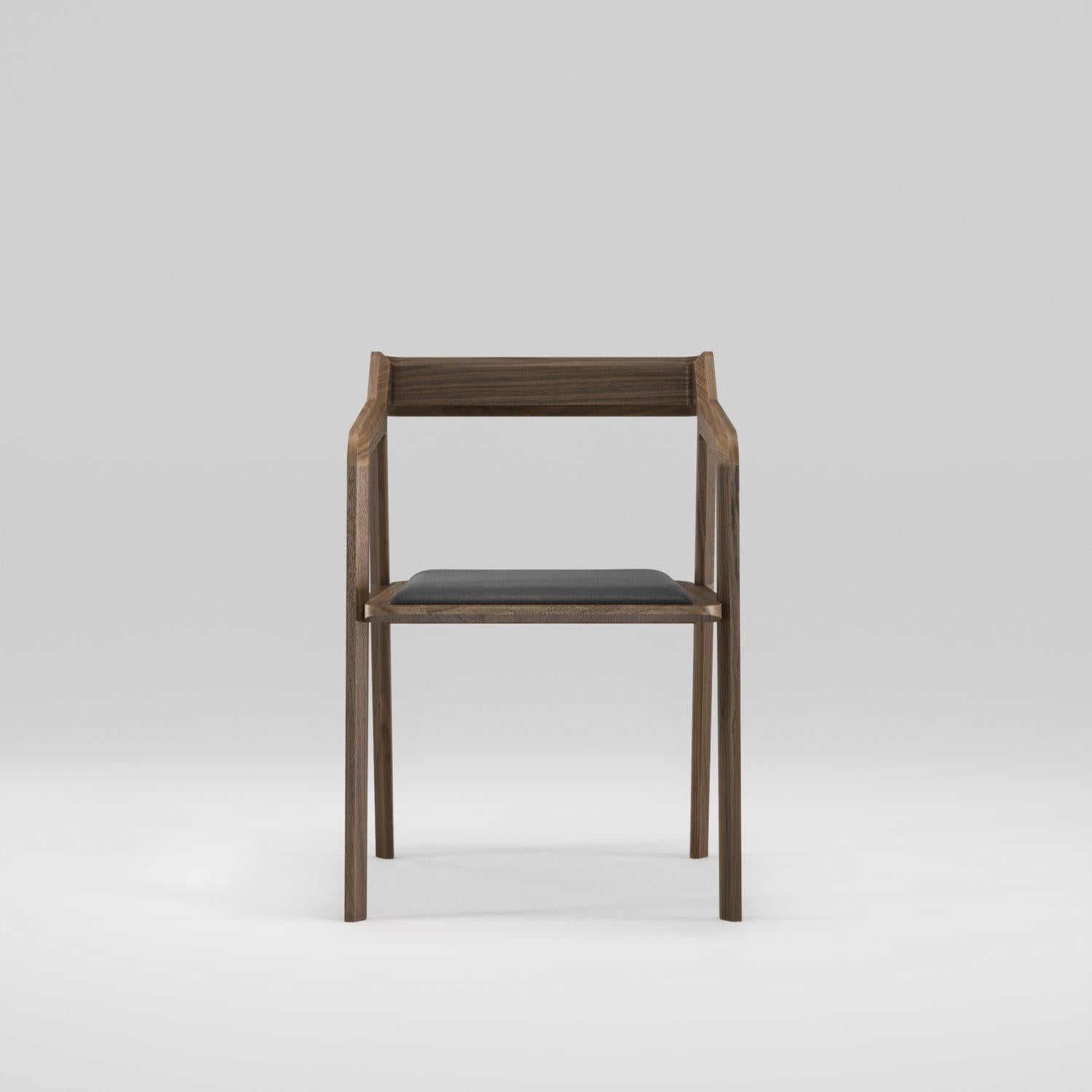 Silla de madera de nogal Kundera personalizable by STUDIO GUD Siglo XXI y contemporáneo en venta