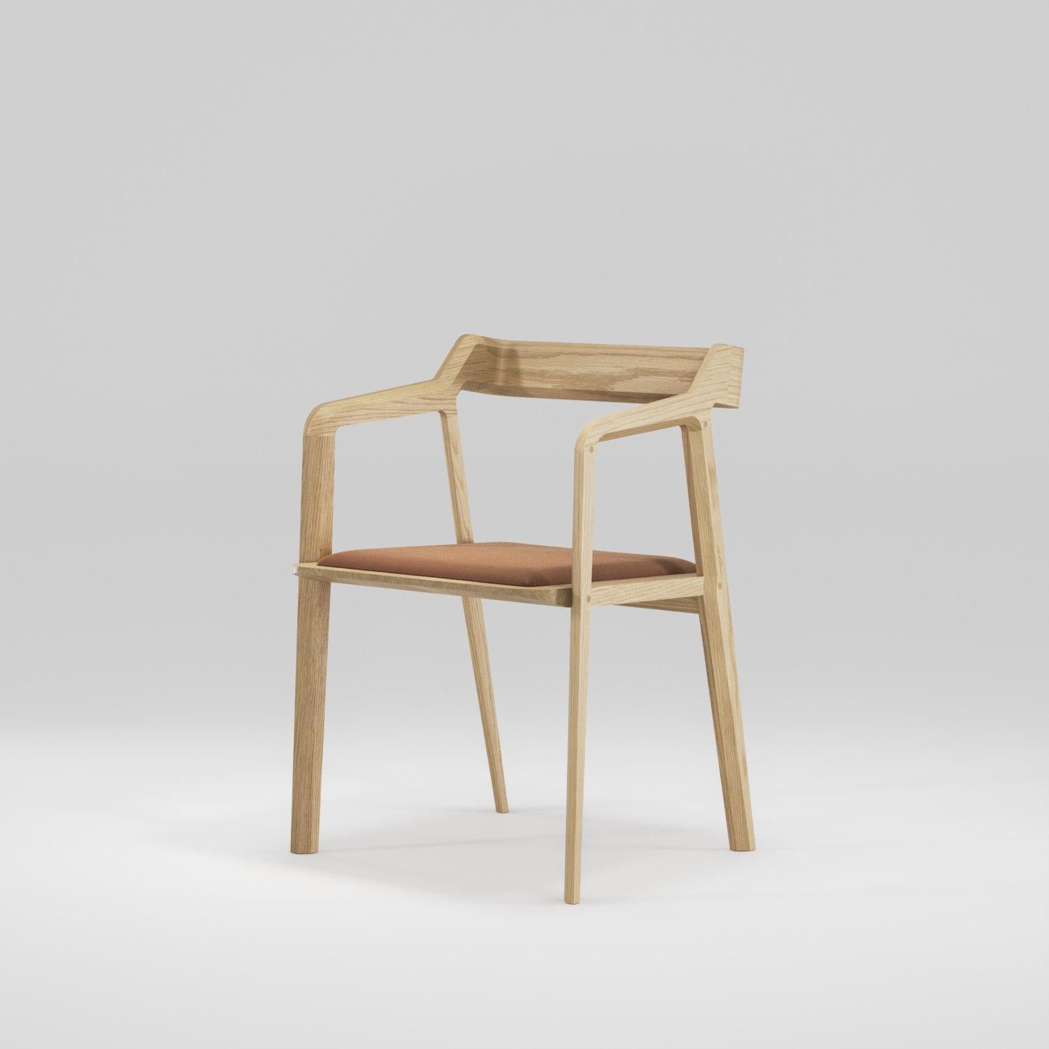 Silla de madera de nogal Kundera personalizable by STUDIO GUD en venta 2