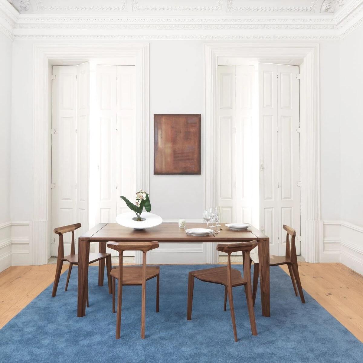 SEDIA ORCA
Orca è una sedia interamente in legno, che raggiunge leggerezza ed eleganza grazie al design, ma anche resistenza e comfort grazie ai materiali e alle tecniche artigianali.

La combinazione di falegnameria e alta tecnologia ha reso