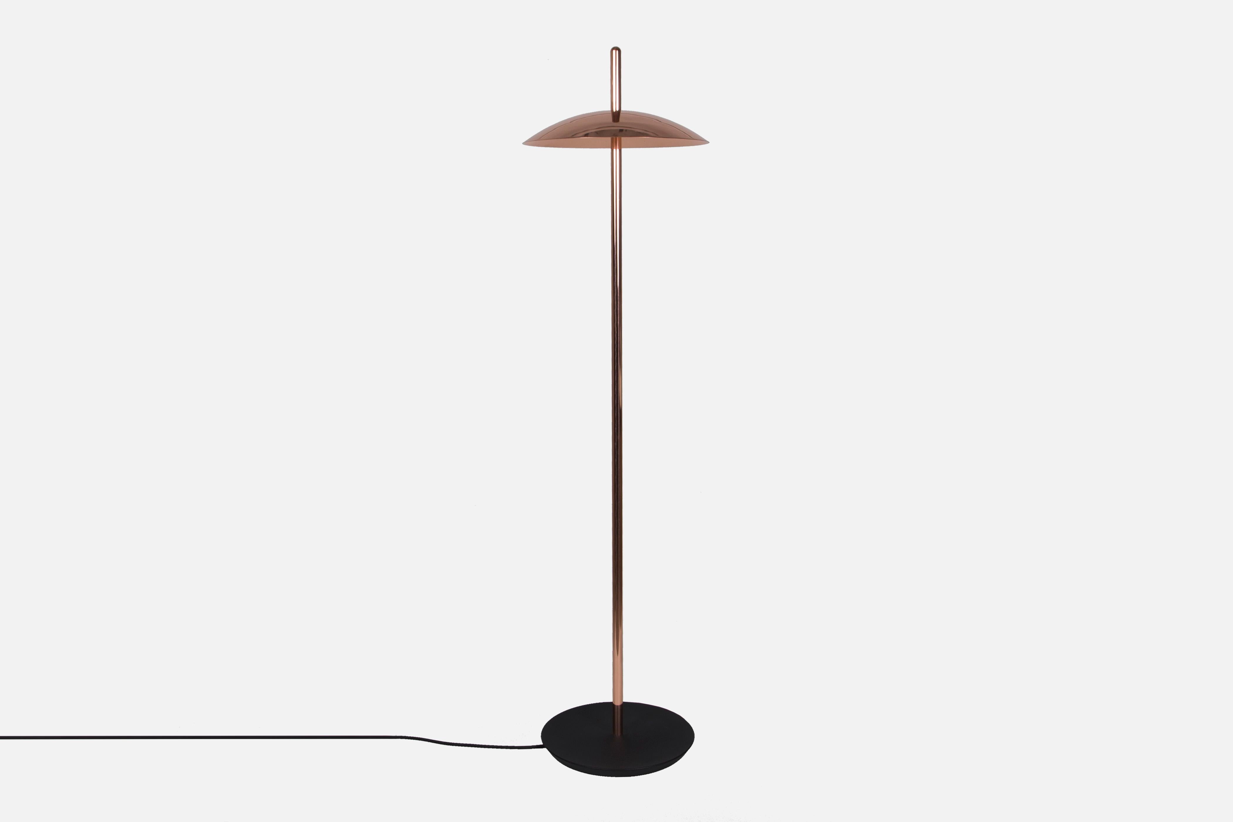 Américain Lampadaire Signal blanc et cuivre de Souda, fabriqué sur commande en vente