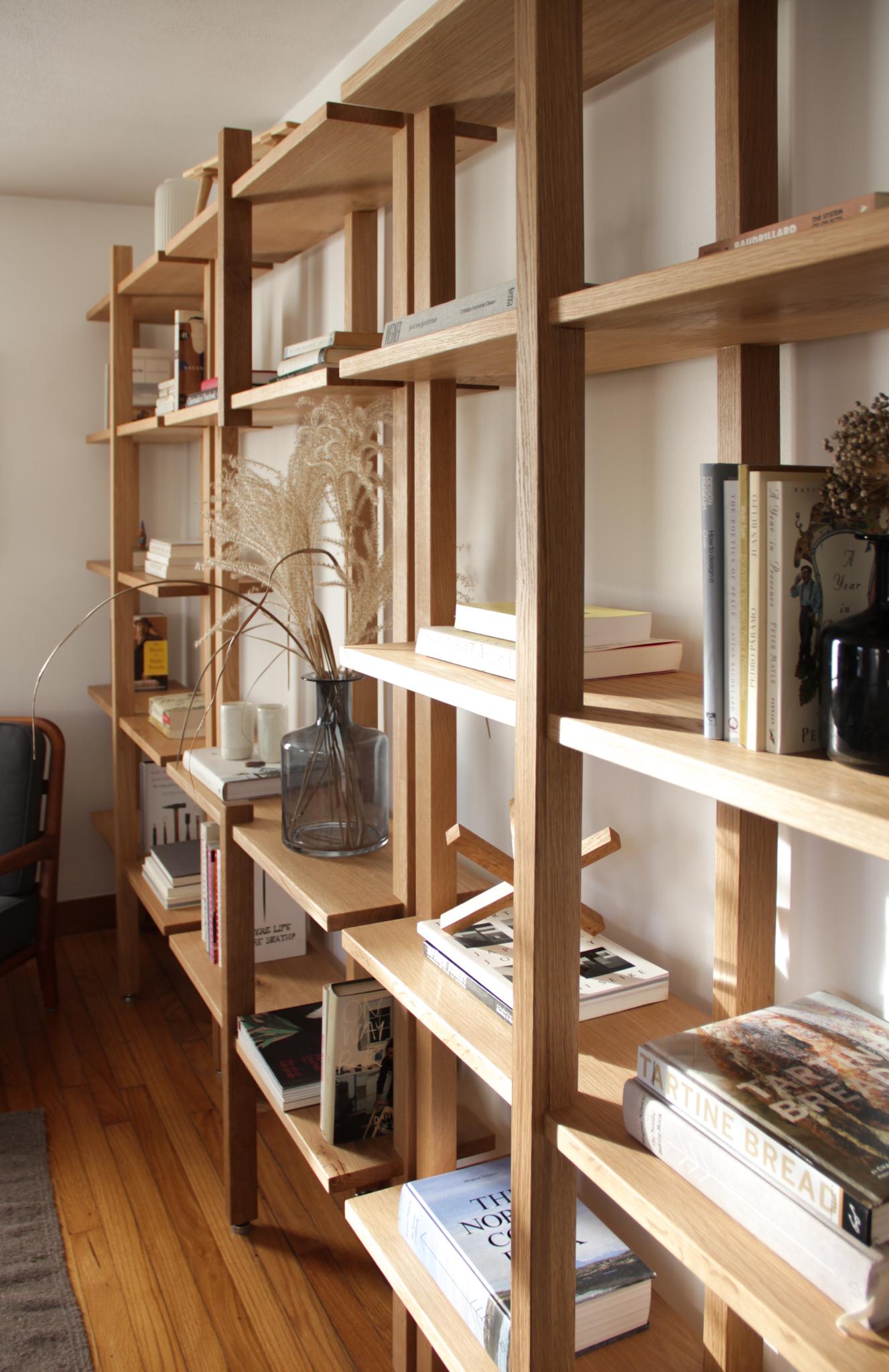 Américain Bibliothèque minimaliste personnalisable en chêne blanc par SinCa Design en vente