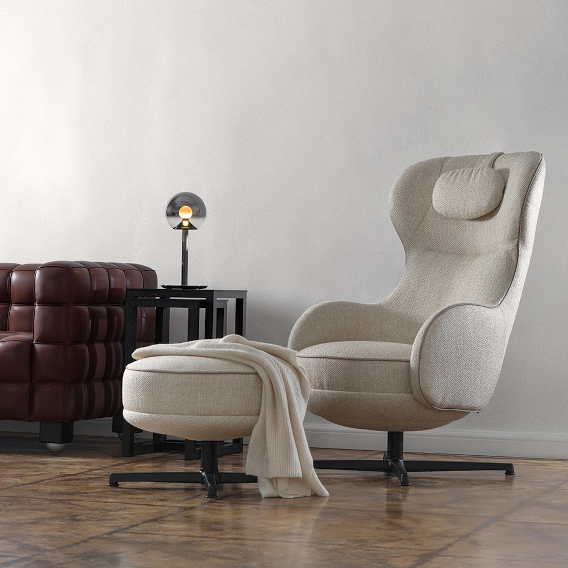Fauteuil et pouf Wittmann Tuya personnalisables par Jaime Hayon Neuf - En vente à New York, NY