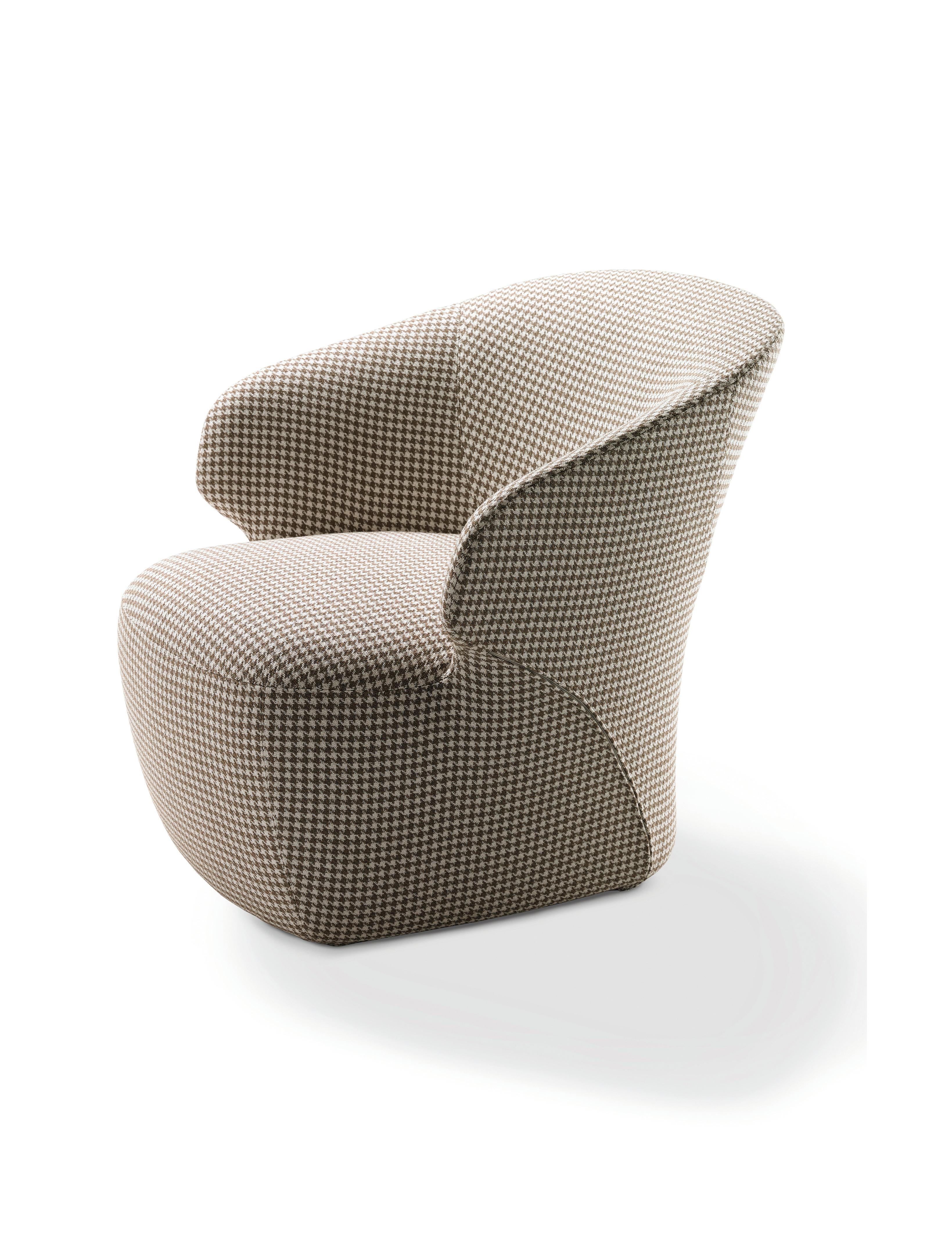 Customizable Zanotta Arom Chair Designed by Noé Duchaufour Lawrance For Sale 1