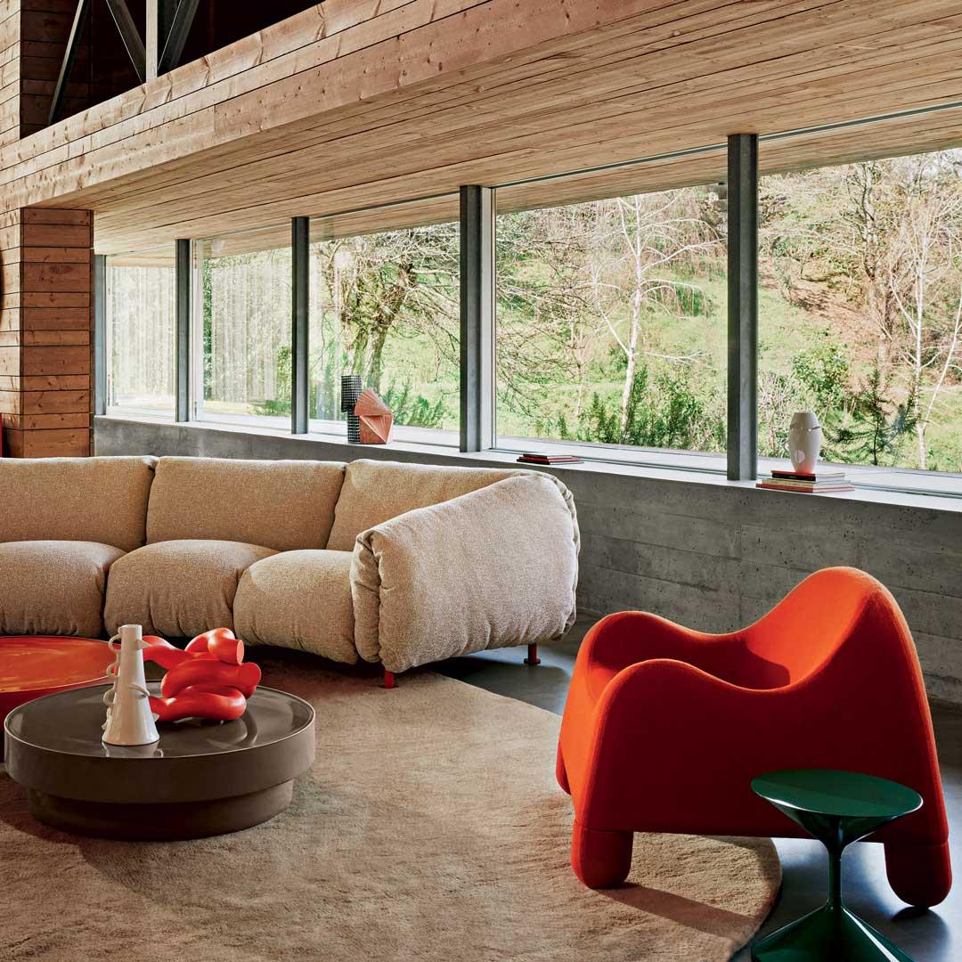 Armchair. Multilayer wooden frame with elastic strip suspension and solid beech feet. Removable polyurethane foam upholstery with vegetable-based polyoils. Glue-free assembly. Removable fabric cover.
The Gomma armchair is not only an example of good