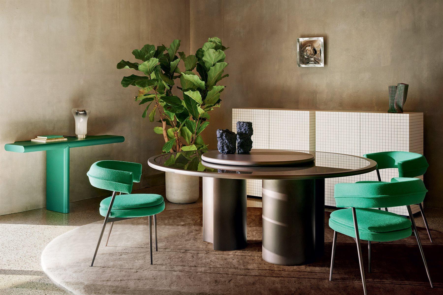 Armchair. Steel frame varnished orange, amaranth, espresso, graphite or black. Seat and backrest upholstered with polyurethane. Removable fabric or leather cover.
A daily glimpse, a life project together in a new home

The story of Nena is that of a