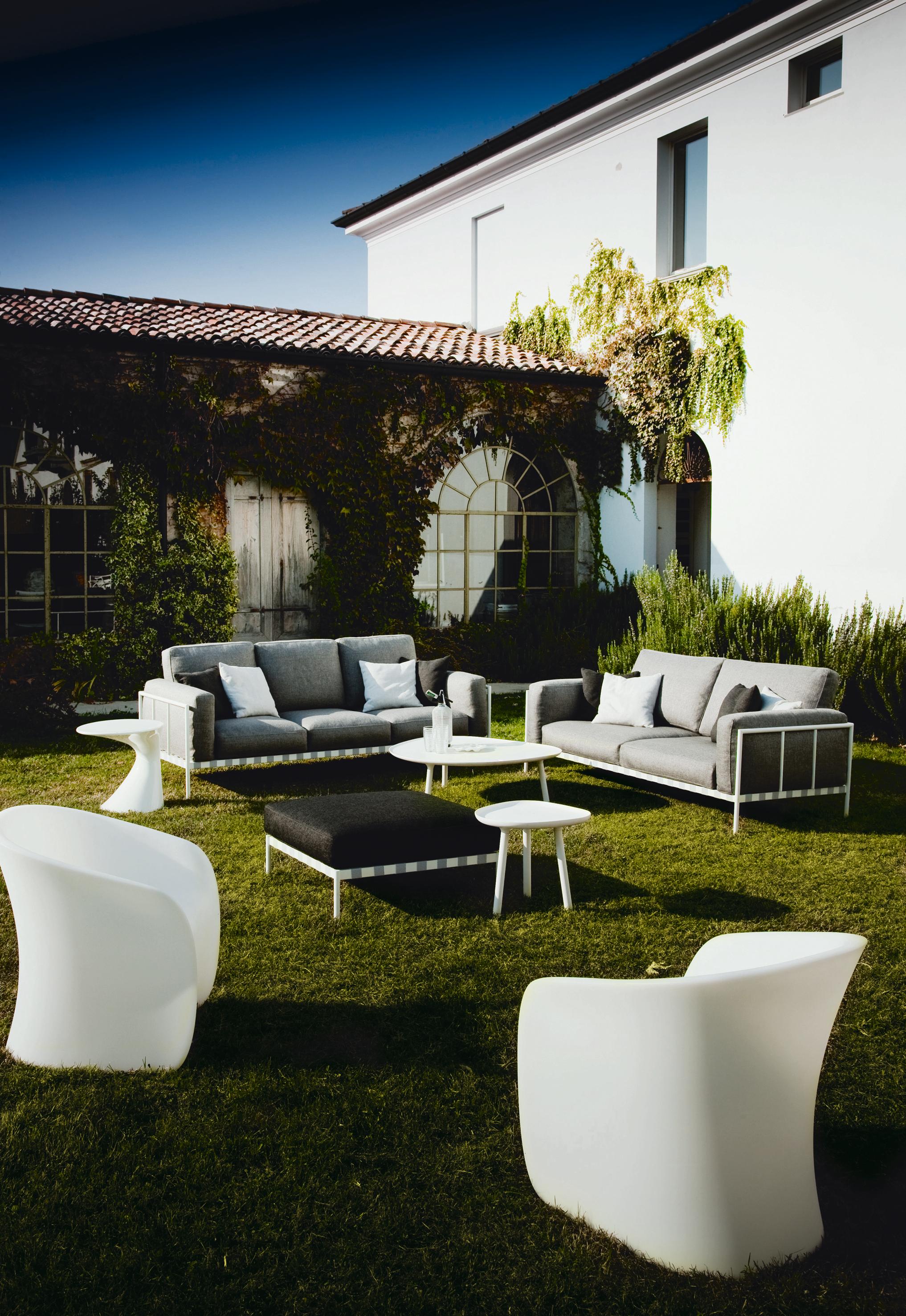 Italian Customizable Zanotta Parco Outdoor Sofa by Emaf Progetti  For Sale