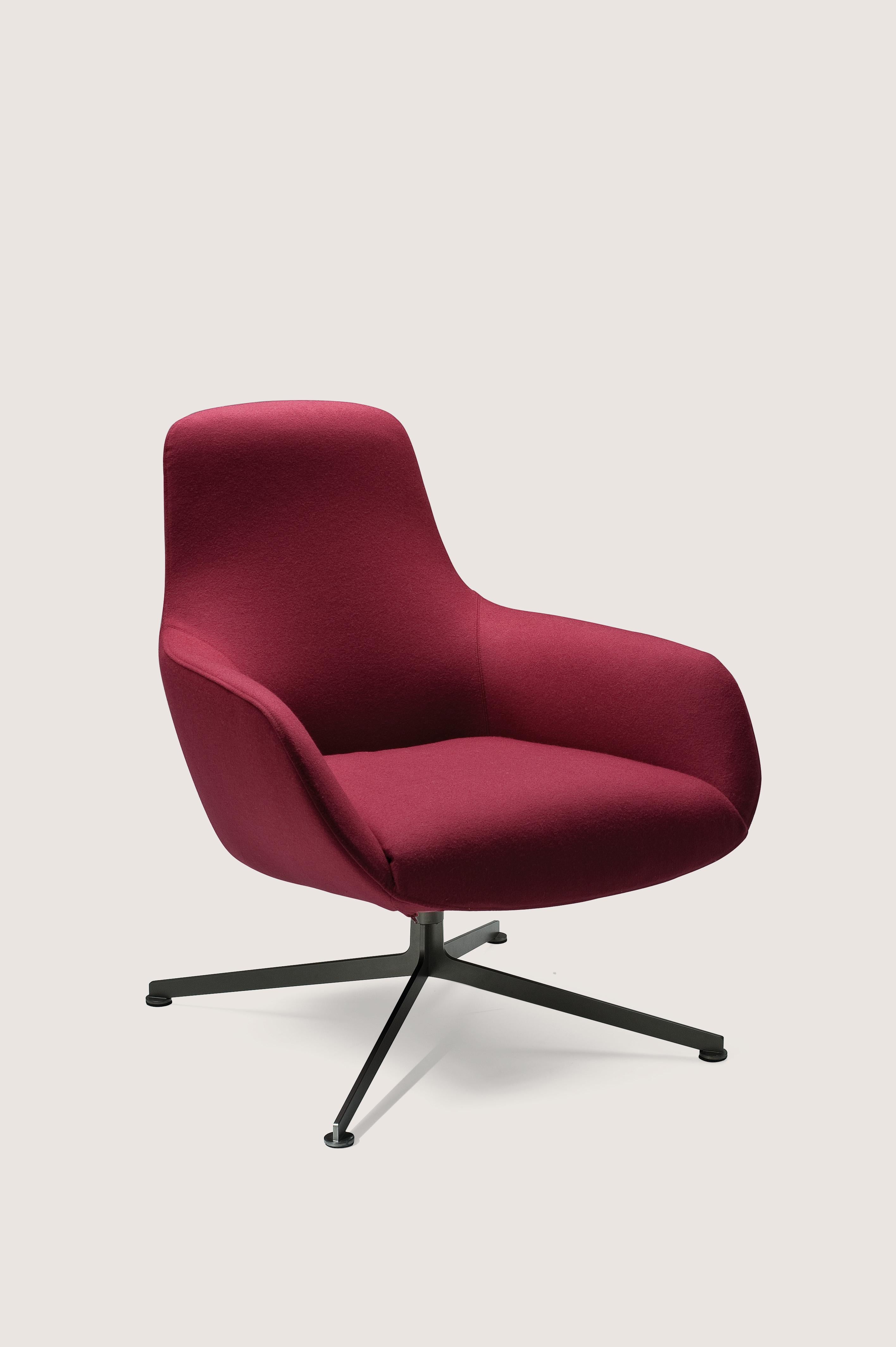 Customizable Zanotta Swivel Kent Lounge Chair by Ludovica+Roberto Palomba In New Condition For Sale In New York, NY