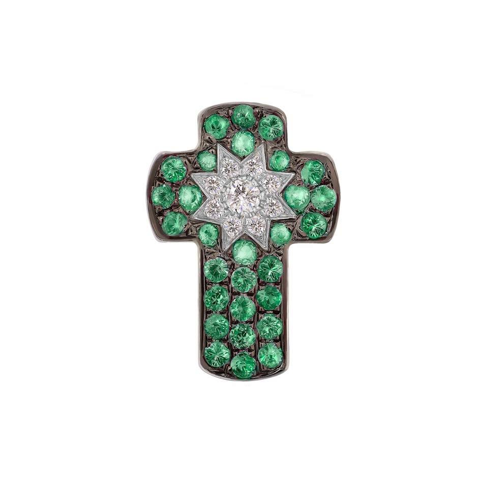 Croix en or blanc 14 K (disponible également en tsavorite / saphir rose / diamants cognac)
Diamant 1-Rond 57-0,03-4/6A
Diamant 8-Rond 57-0,03-4/6A 
Saphir Bleu 21-Rond-0,2 Т(5)/2C
Saphir Bleu 8-Rond-0,06 Т(3)/2C
Poids 1,03 grammes

Forte de