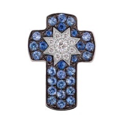 Pendentif croix personnalisable en or blanc avec saphir bleu et diamant