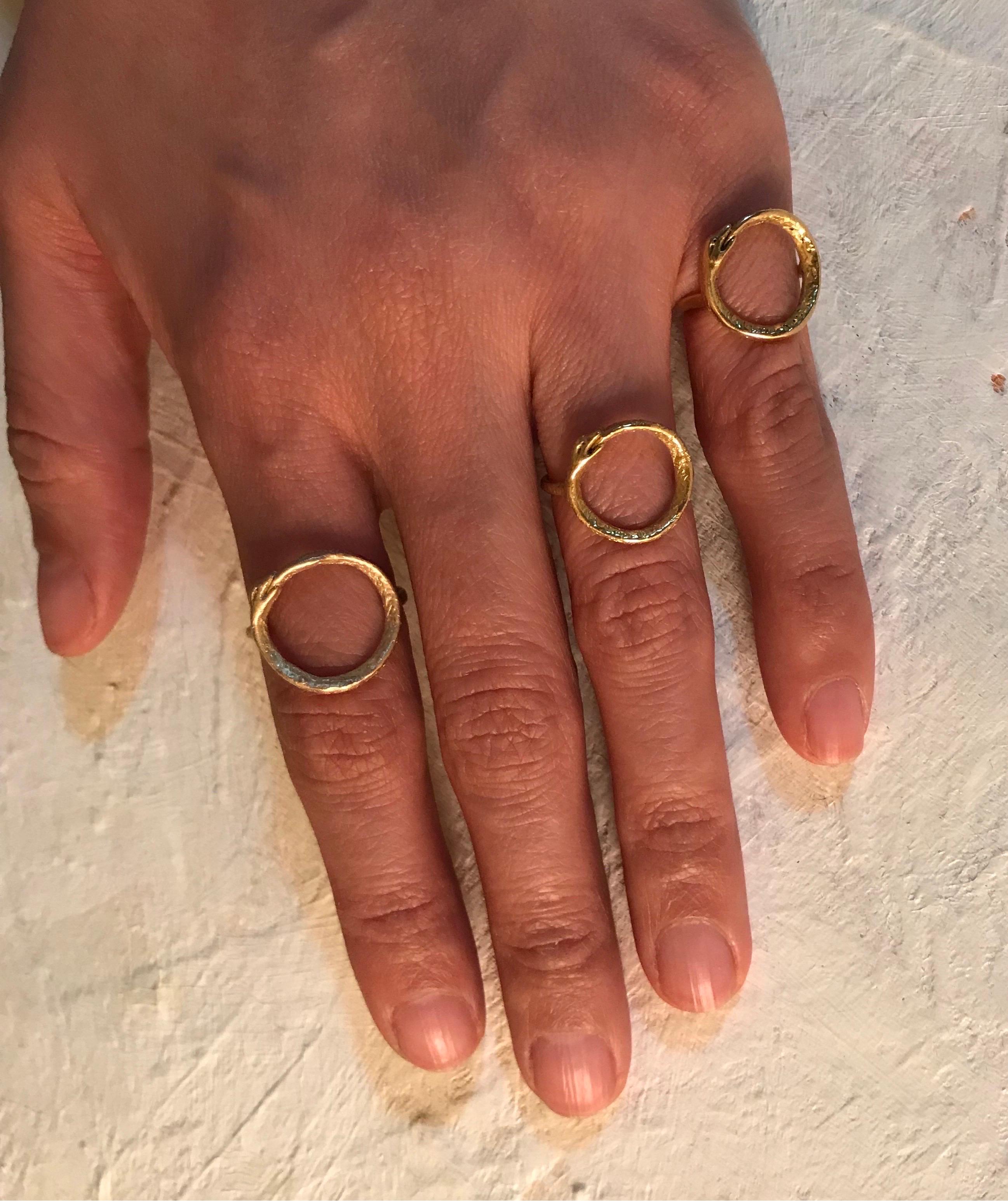 Maßgefertigter 18k Ouroboros-Ring im Angebot