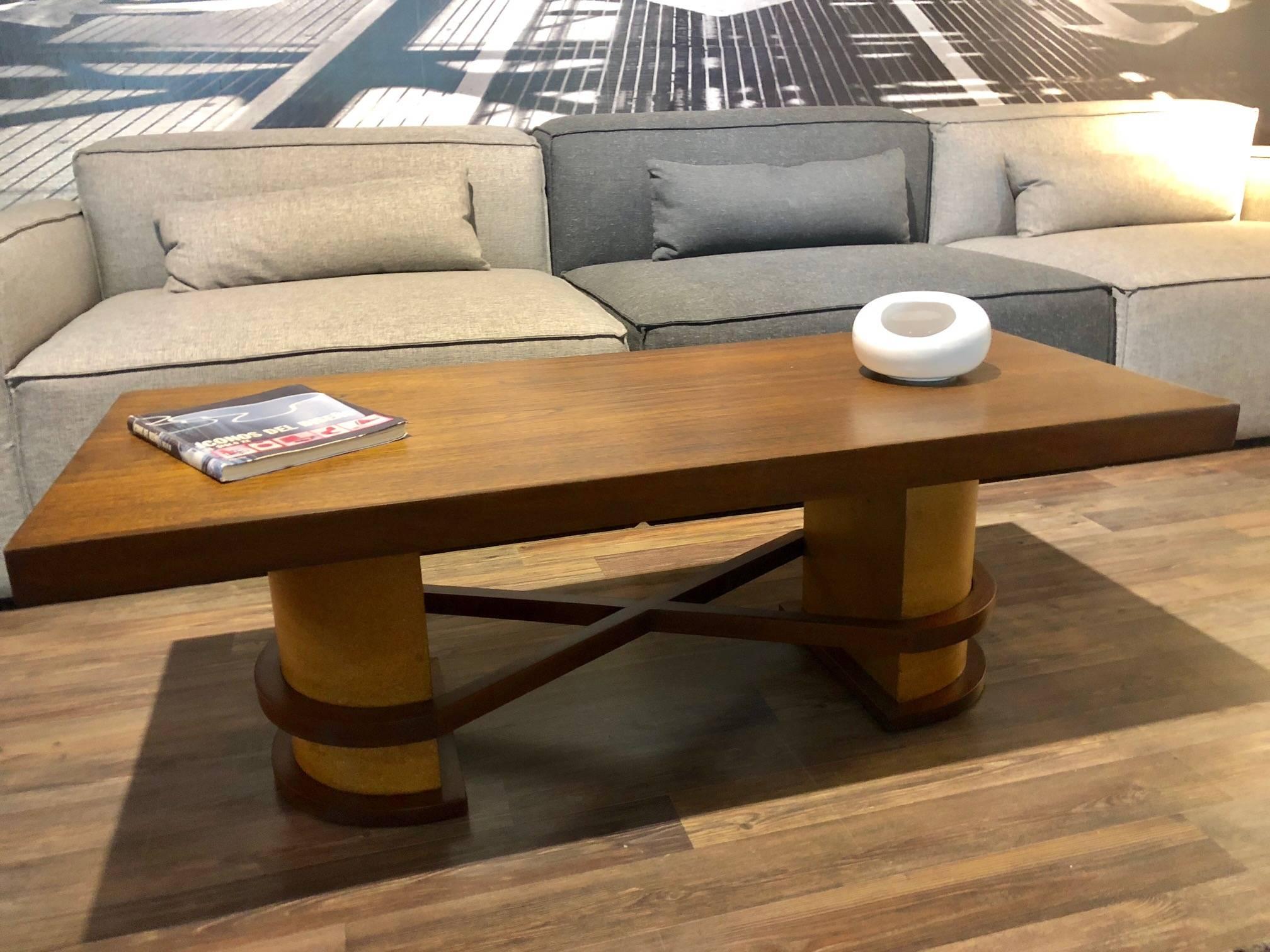 Beautiful coffee table with cork base and interlaced by solid mahogany frames, top covered with veneer, professionally restored and leaving the original colors.
Documents that guarantee the authenticity of the piece are available and signed by Mito