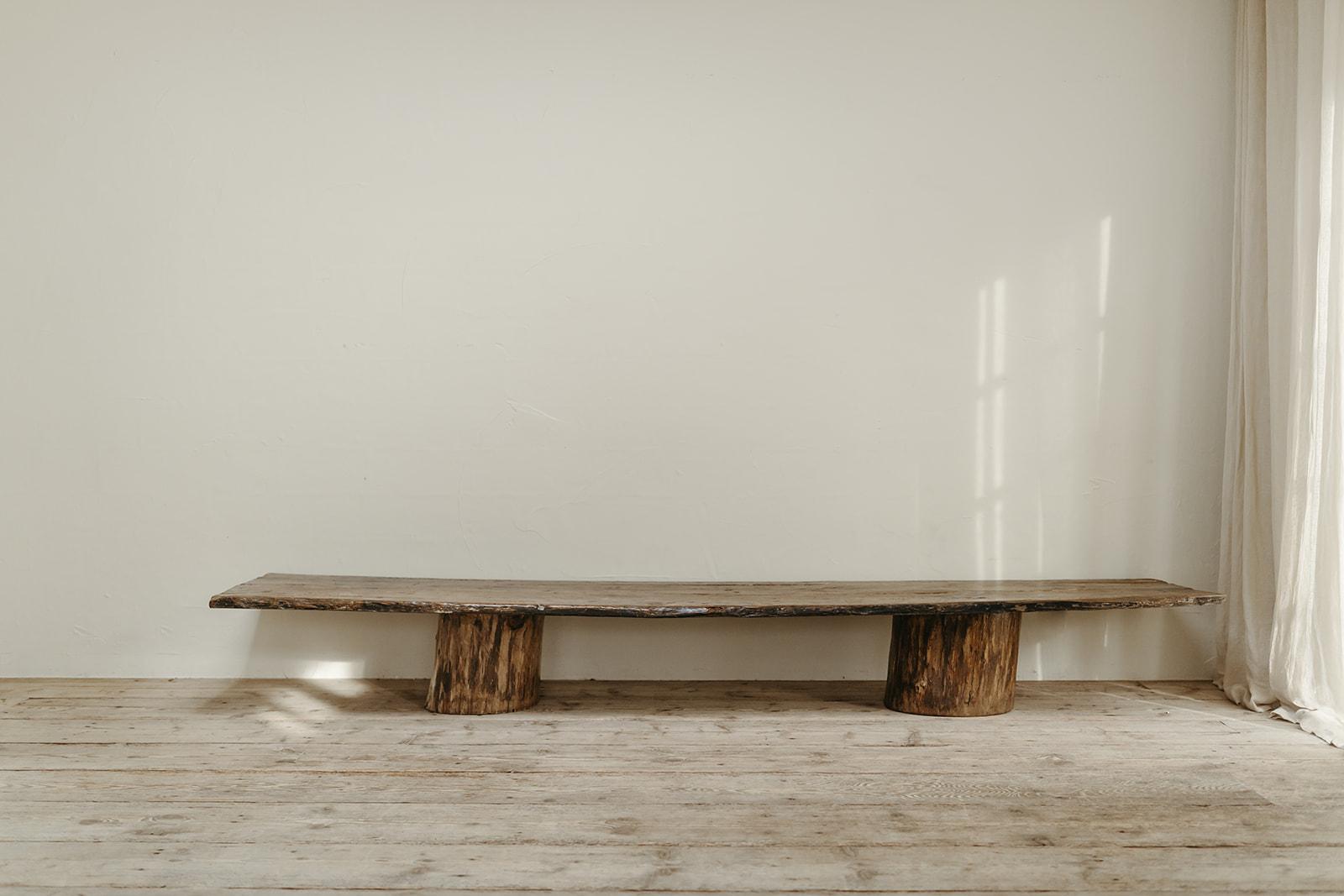 Table basse/console personnalisée  Plateau de table du 19e siècle en pin treetrunks Bon état - En vente à Brecht, BE
