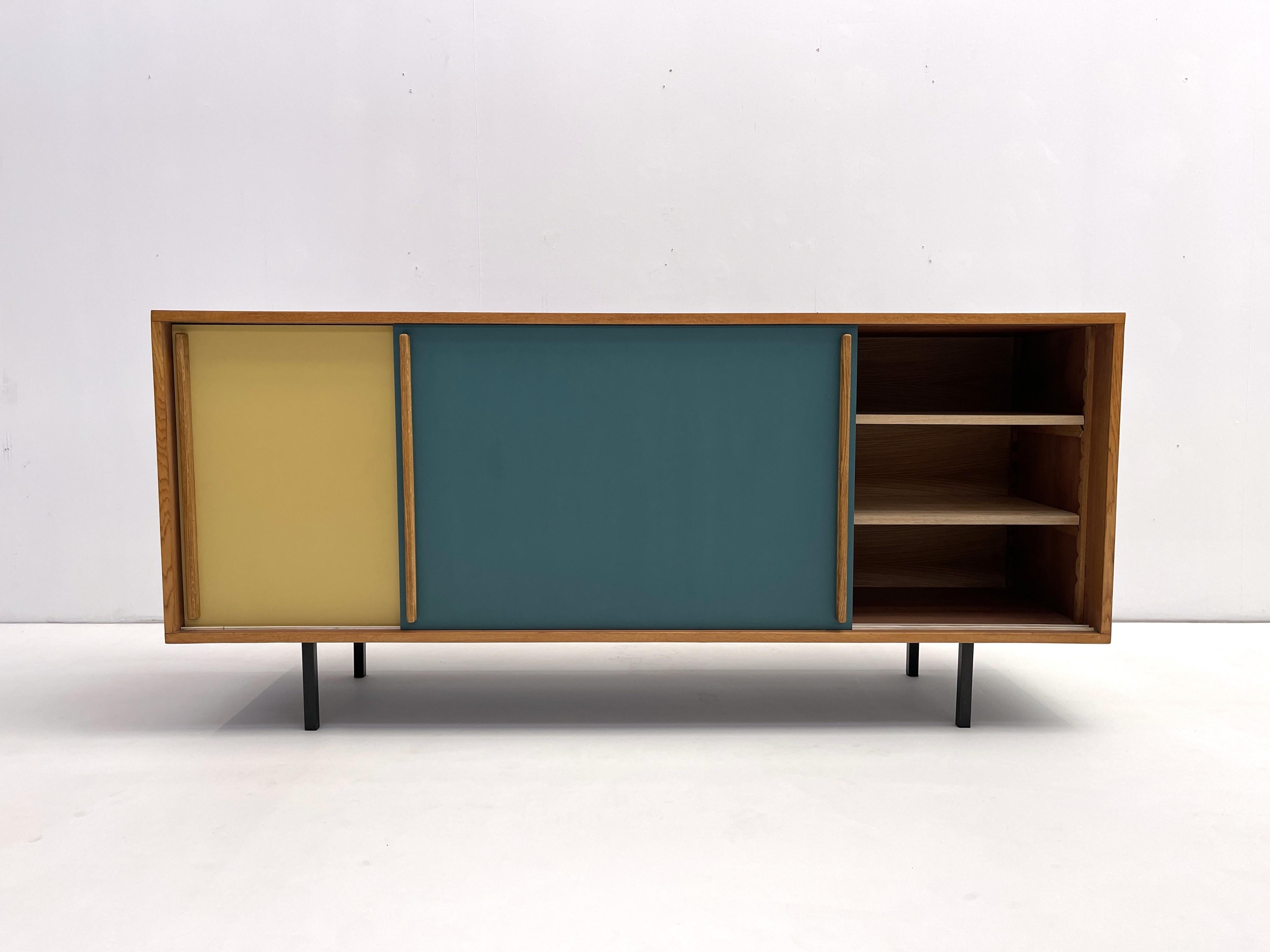Credenza a medida  en formica y roble Belga en venta