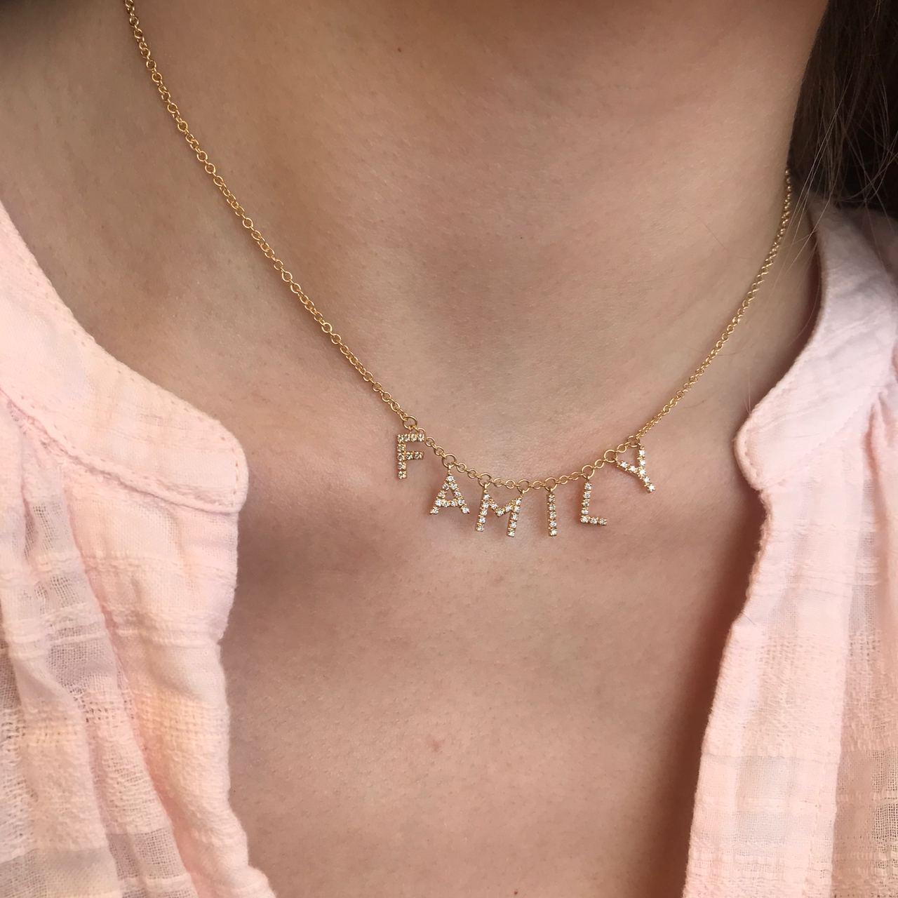 Bracciale in oro 18 K Catena singola o doppia
Si possono realizzare anche anelli, collane, orecchini o ciondoli.
Inviaci un messaggio e realizzeremo delle visualizzazioni in 3D delle tue idee. (servizio gratuito senza obbligo di acquisto)
