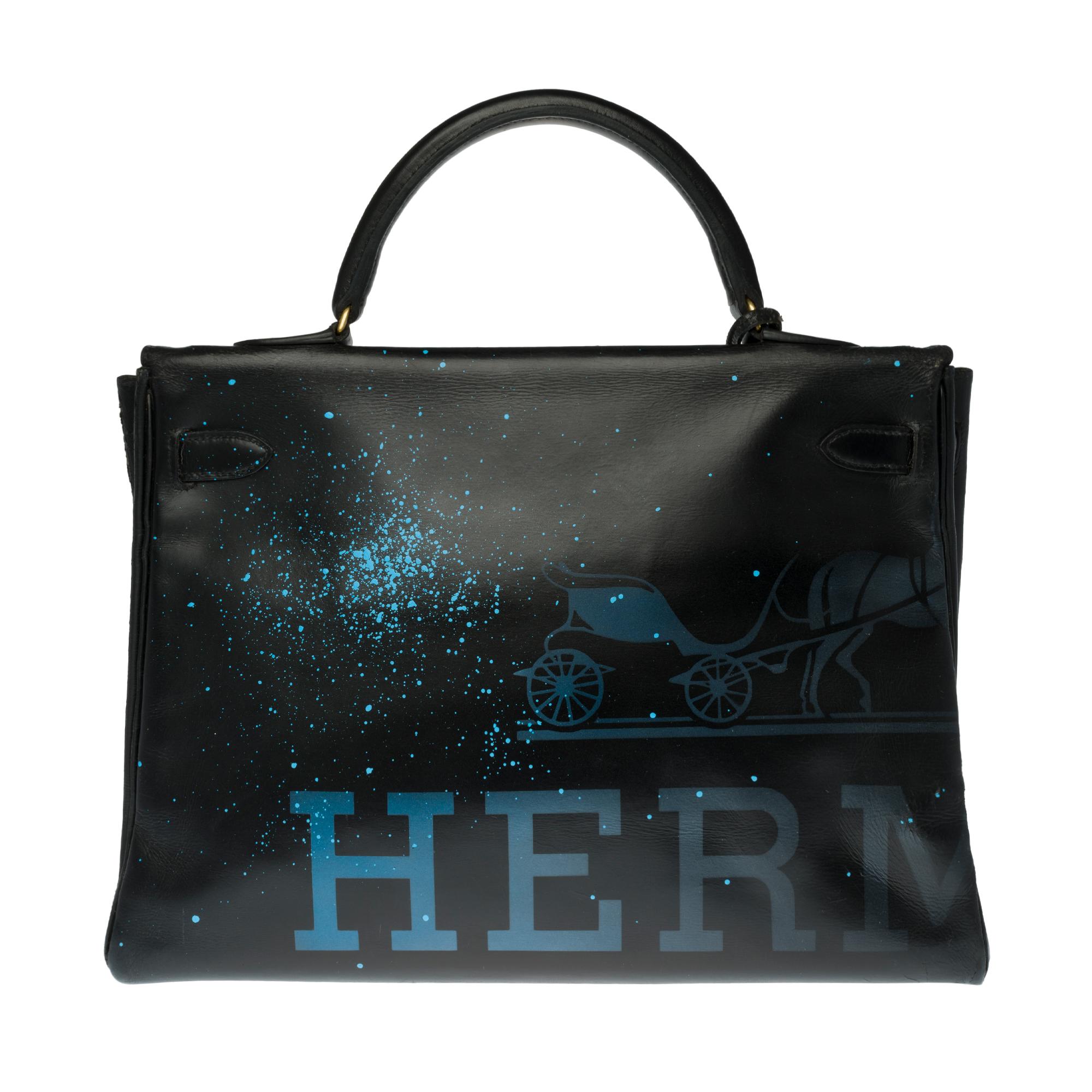 Superb creation on a Hermès Kelly 35 Black Box Leather Bag customized by PatBo artist representing a magnificent image of one of the greatest Hollywood actresses of the 1950s and 1960s; Audrey Hepburn.
Description of bag: Hermès Kelly 35 turned