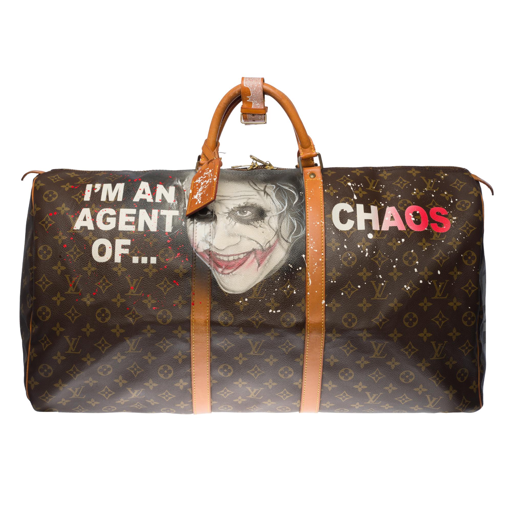 The PatBo artist fascinated by the opponents that are Batman and Joker and the black universe of Gotham City let his imagination speak on this superb support that is the bag Louis Vuitton Keepall 60 in brown monogram canvas called