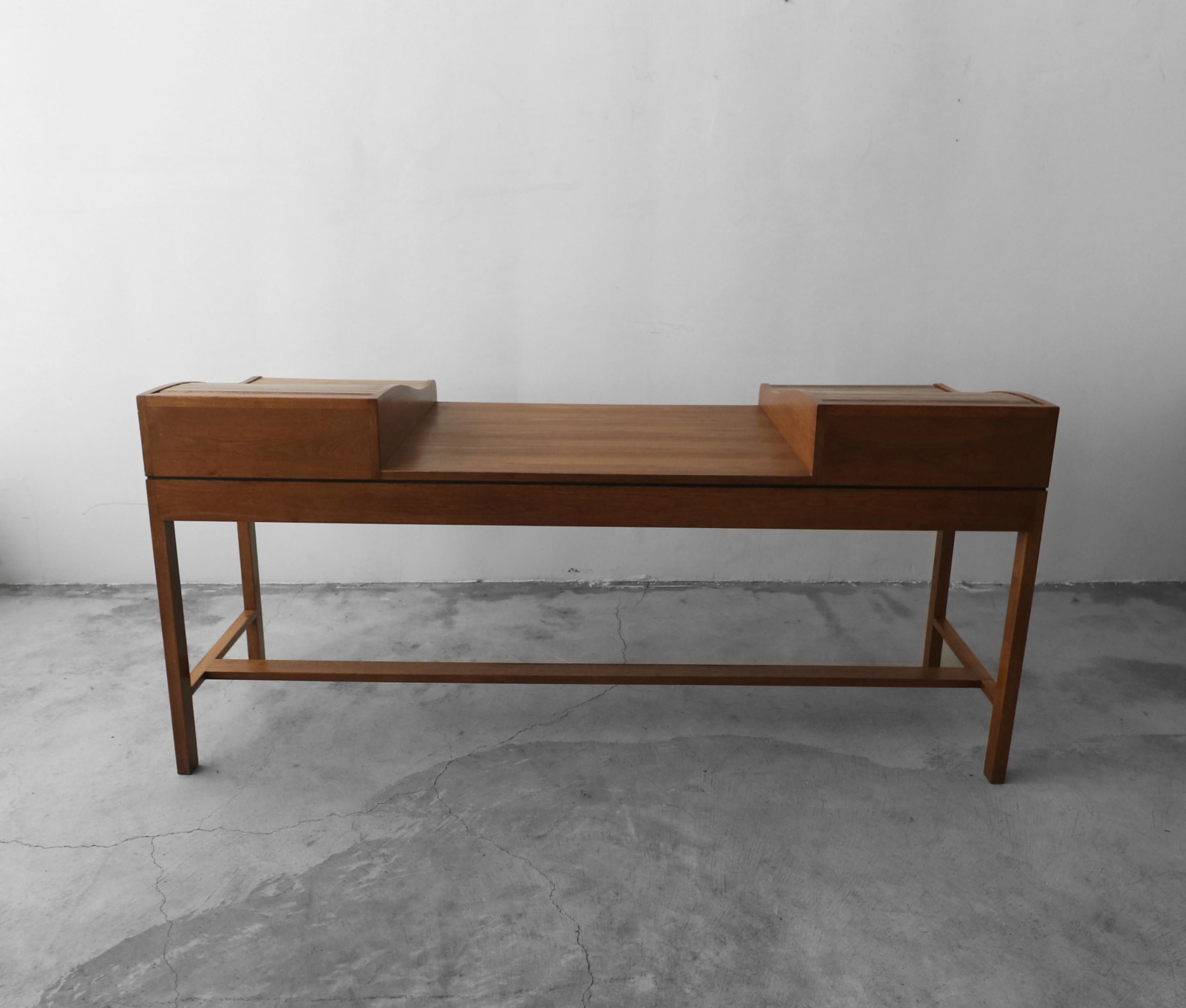 Customized Midcentury Rosewood and Walnut Desk by Edward Wormley for Dunbar 6