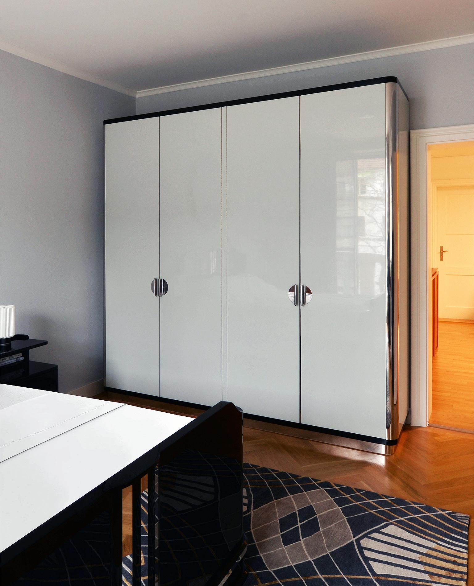 Customized Modernist Four-Door Wardrobe, High-Gloss Lacquer, Handcrafted Wood In New Condition For Sale In Berlin, DE