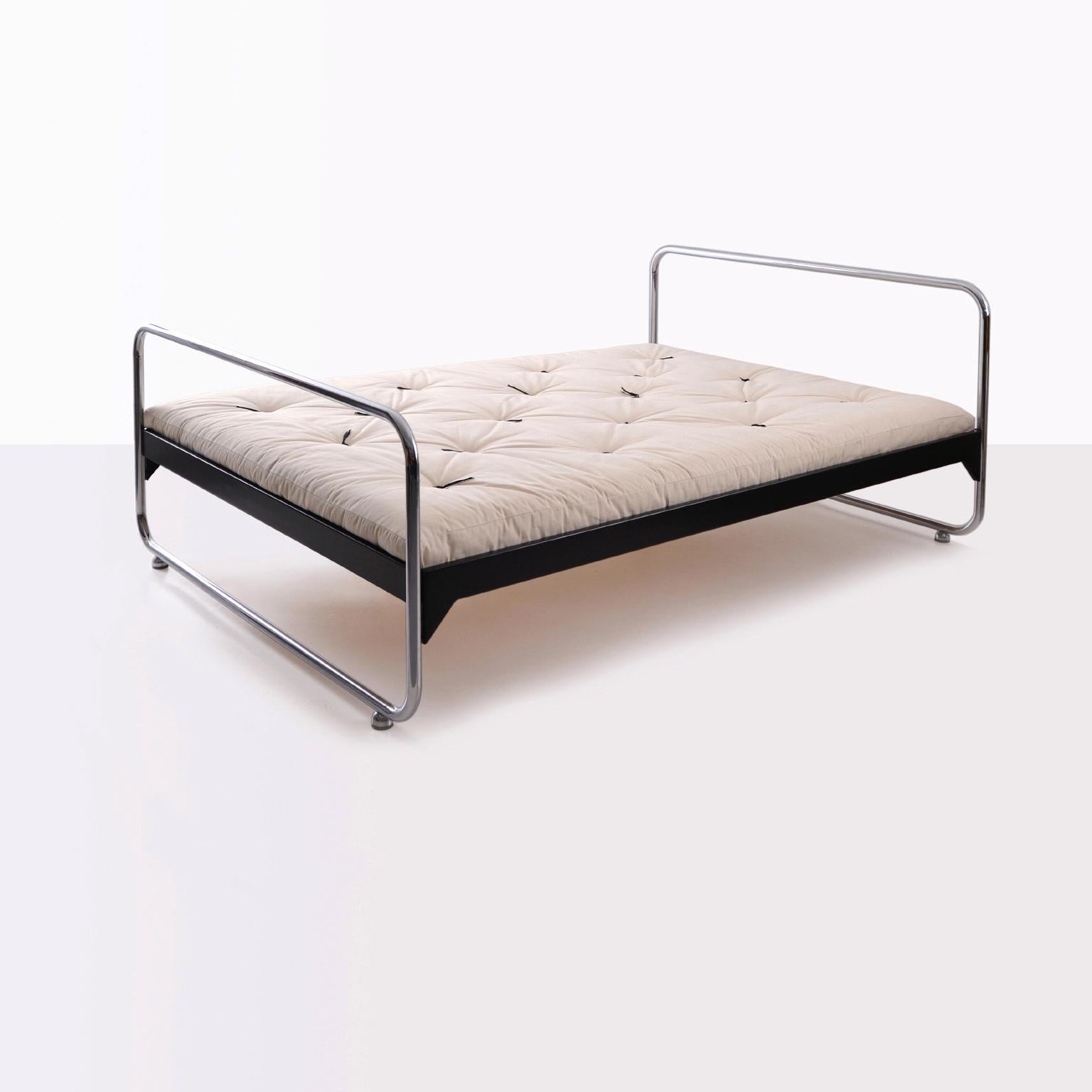 Original chromium-plated tubular steel bed from the New Objectivity (Neue Sachlichkeit) period, circa 1930. Redesigned by GMD Berlin and disponible on request in different amounts und dimensions.