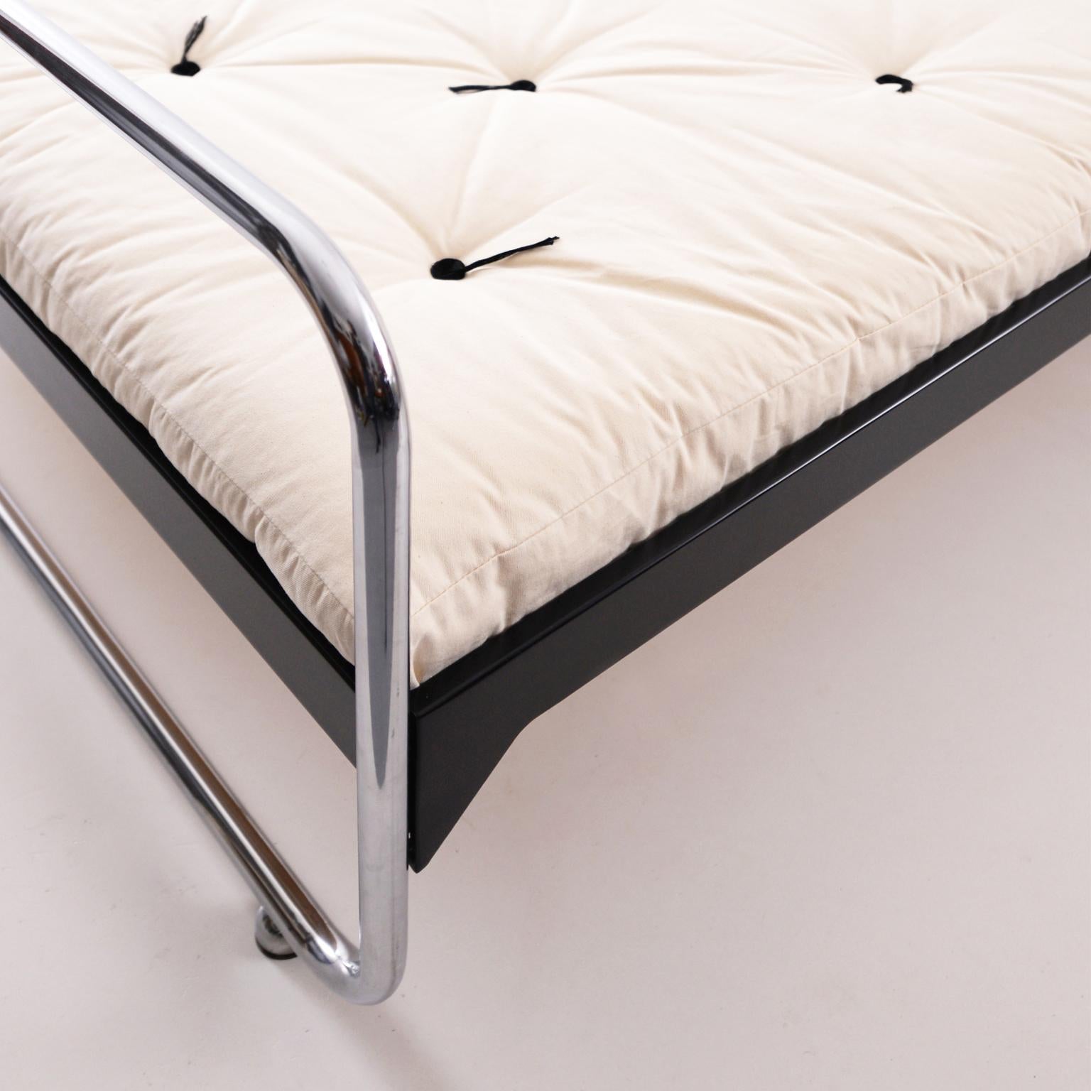 Lacquered Customized Original Tubular Steel Futon Bed in German Modernism Style For Sale