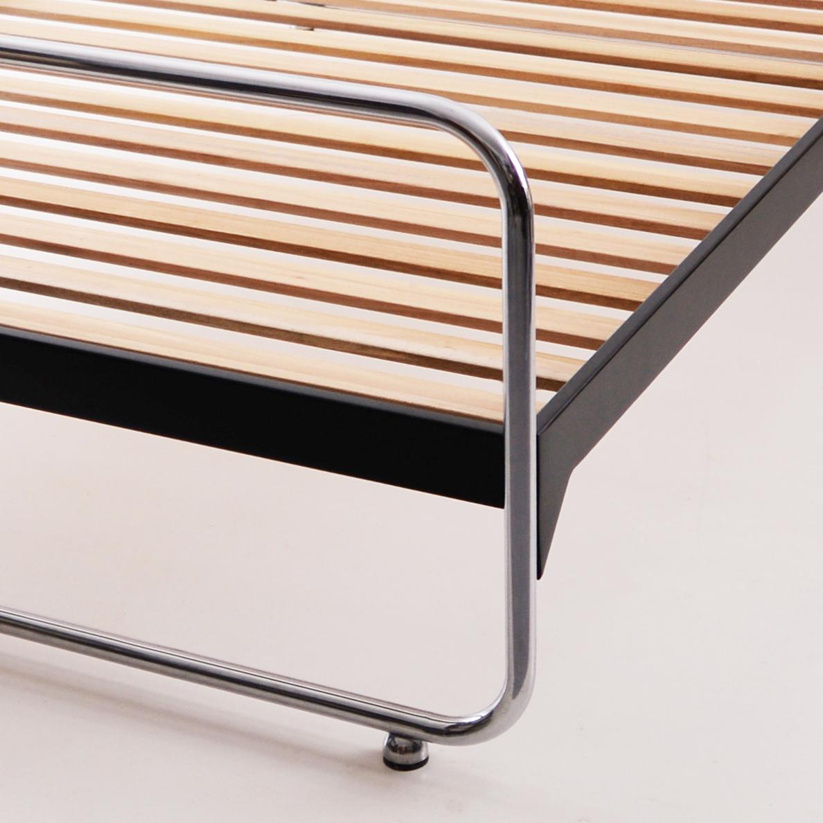 Customized Original Tubular Steel Futon Bed in German Modernism Style In Excellent Condition For Sale In Berlin, DE