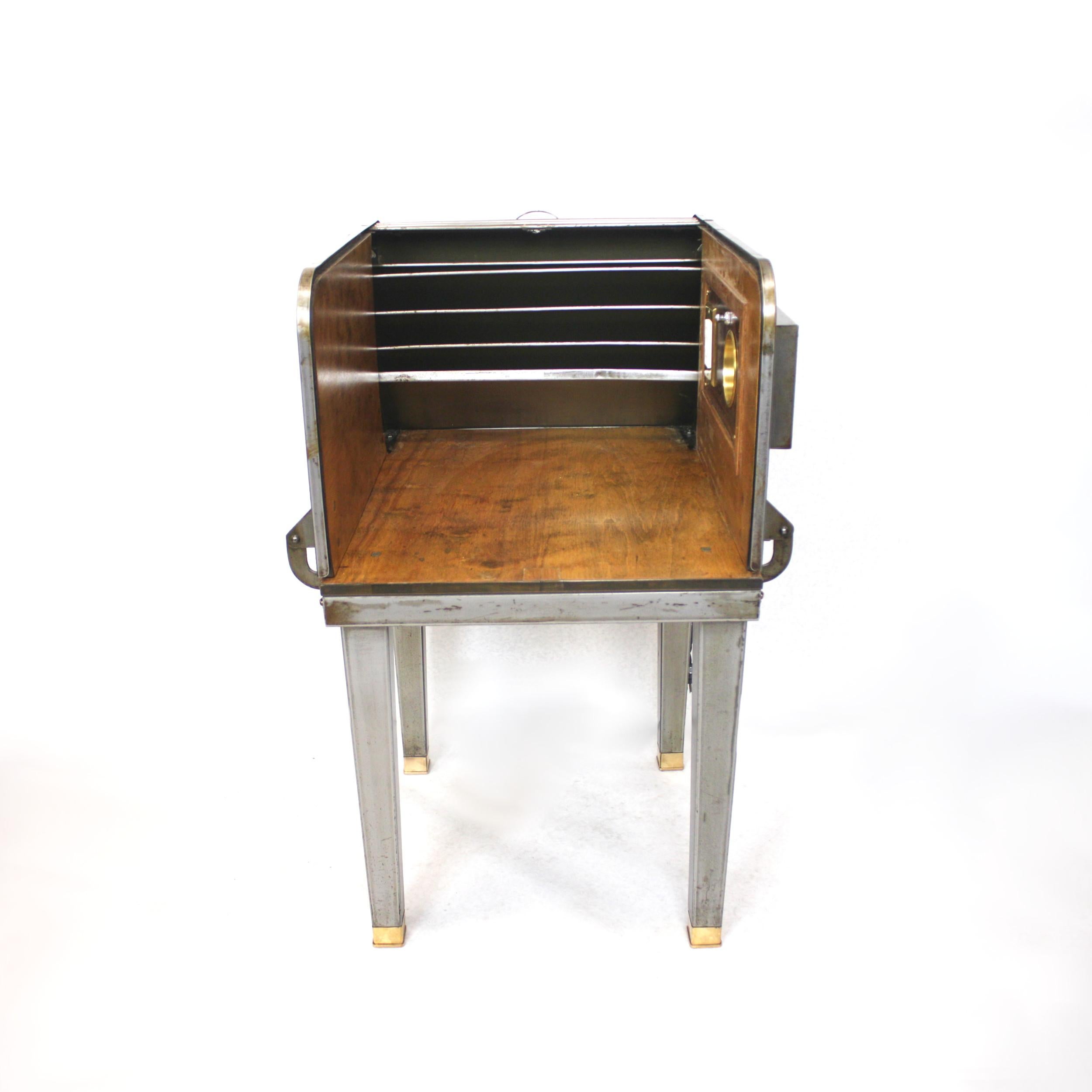 Individuell gestalteter Vintage-Industriestahl-Klappschreibtisch mit Stuhl von Toledo (amerikanisch)