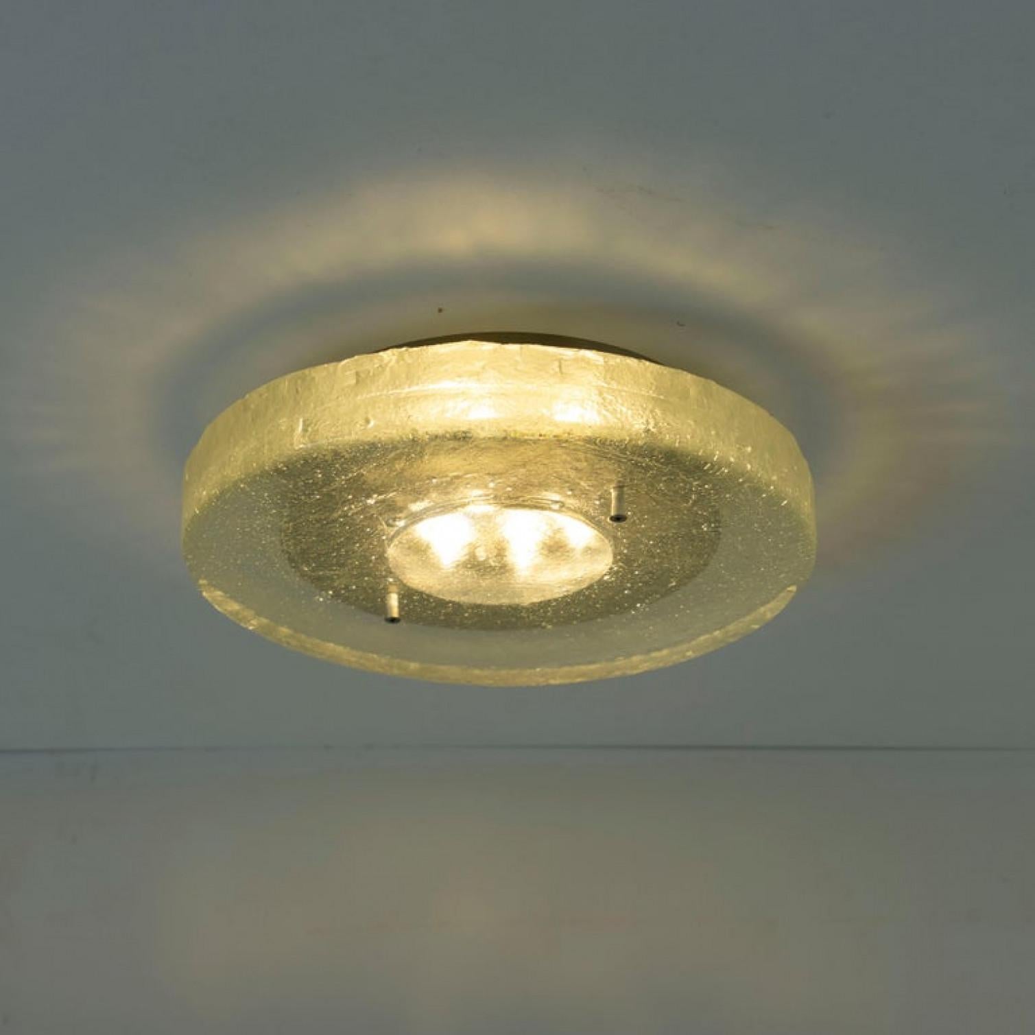 Custum Made Fused Bull's-Eye Glas und Messing Wandleuchte oder Flush Mount im Angebot 9