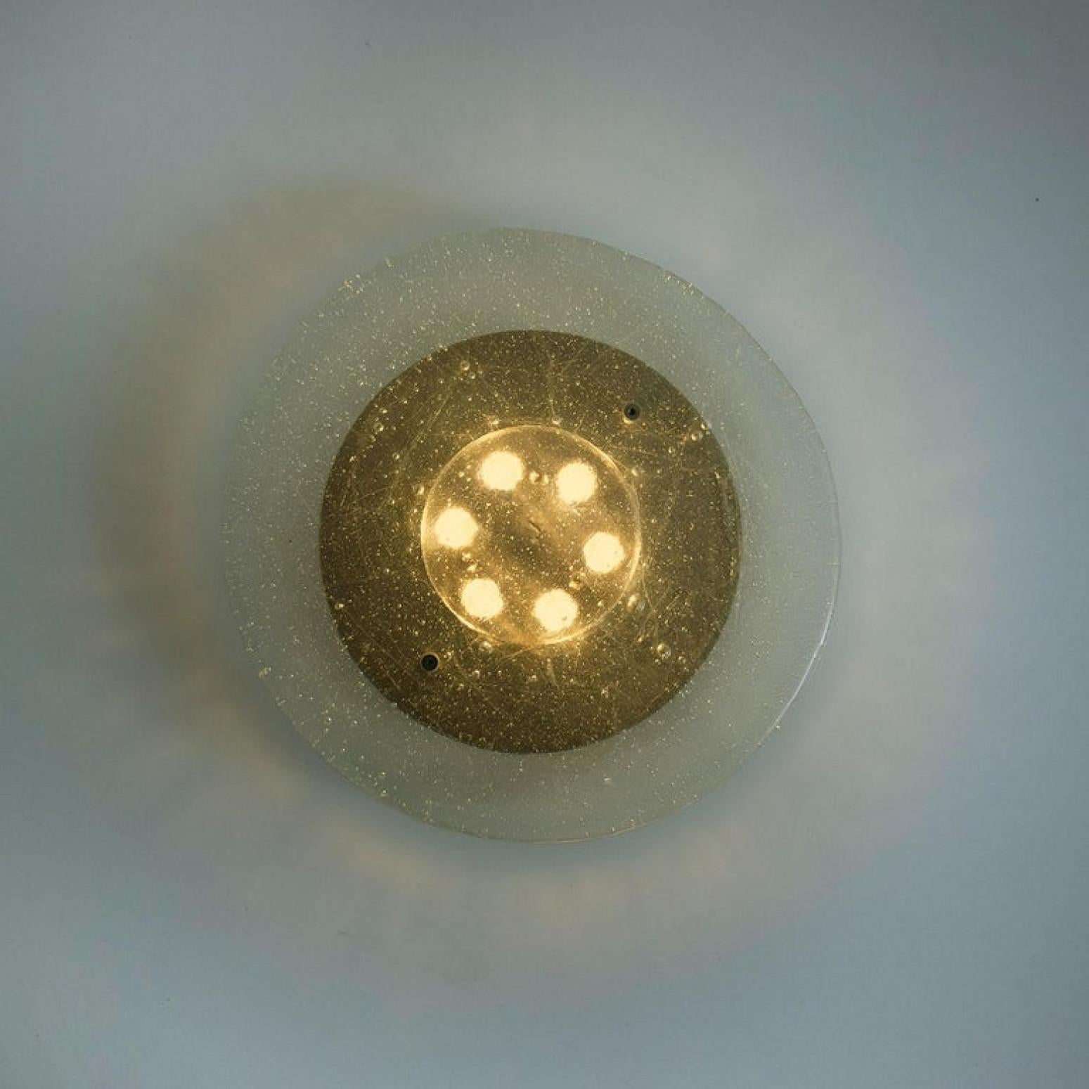 Custum Made Fused Bull's-Eye Glas und Messing Wandleuchte oder Flush Mount im Angebot 10