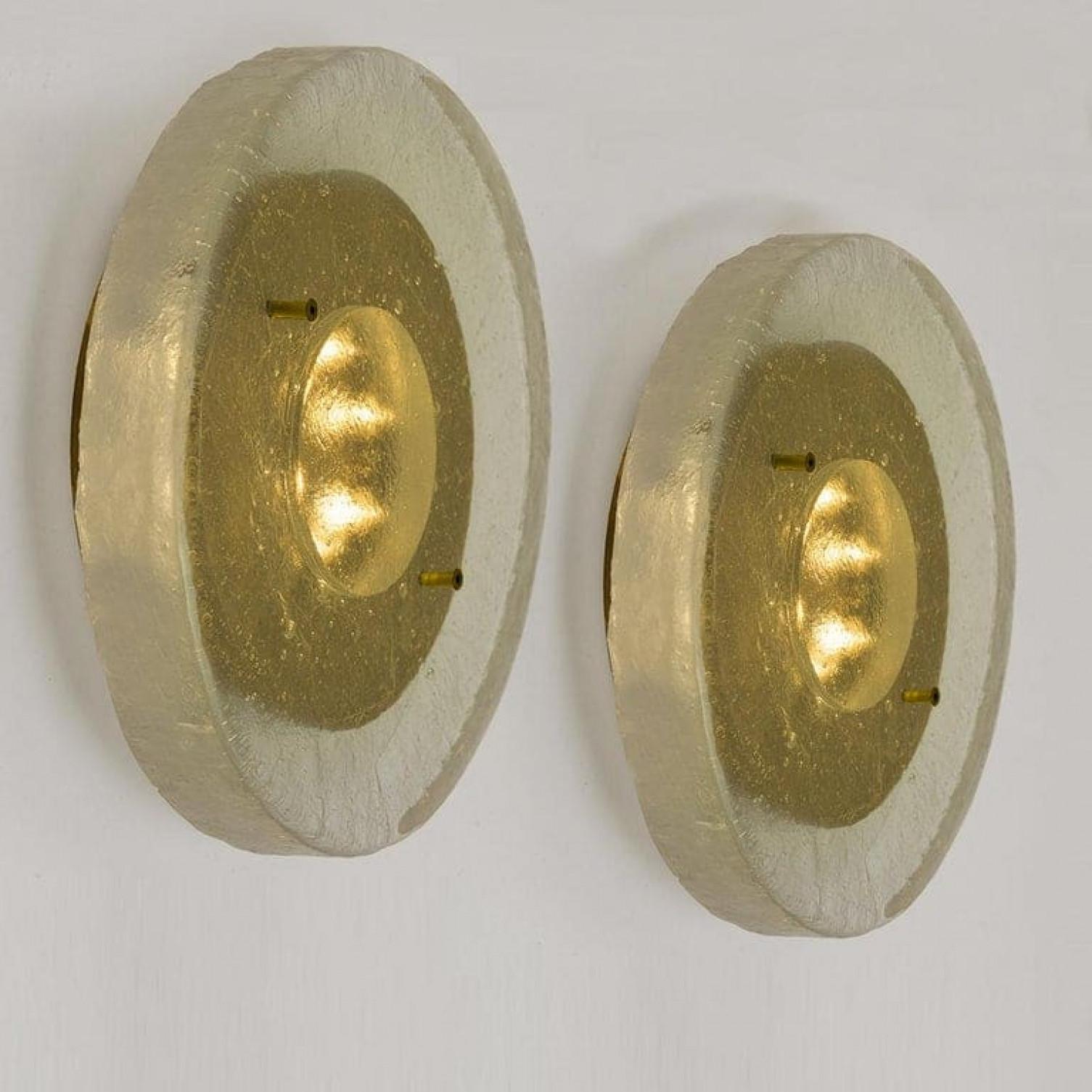 Custum Made Fused Bull's-Eye Glas und Messing Wandleuchte oder Flush Mount im Zustand „Hervorragend“ im Angebot in Rijssen, NL