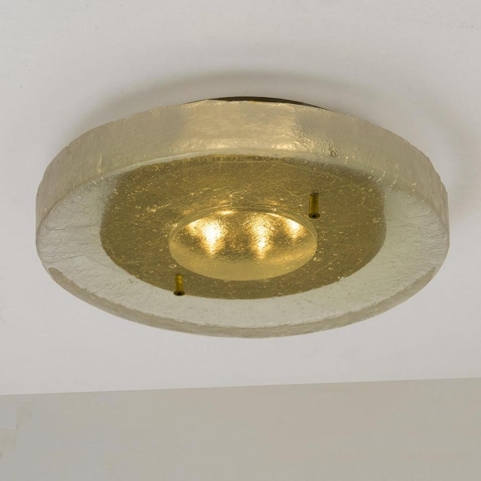 Custum Made Fused Bull's-Eye Glas und Messing Wandleuchte oder Flush Mount im Angebot 2