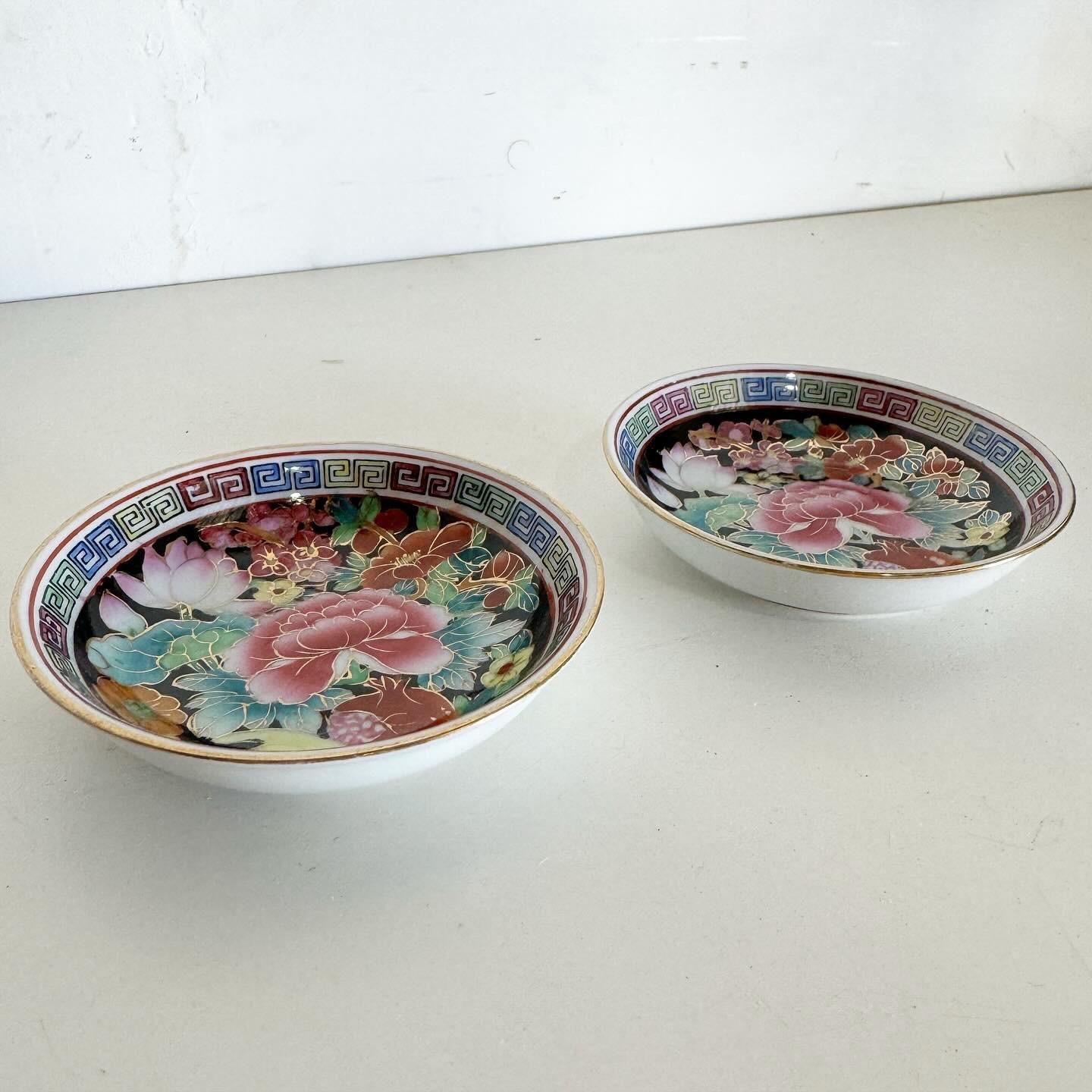 Cut Age Hand Painted Chinese Small Plates/Bowls - a Pair In Good Condition For Sale In Delray Beach, FL