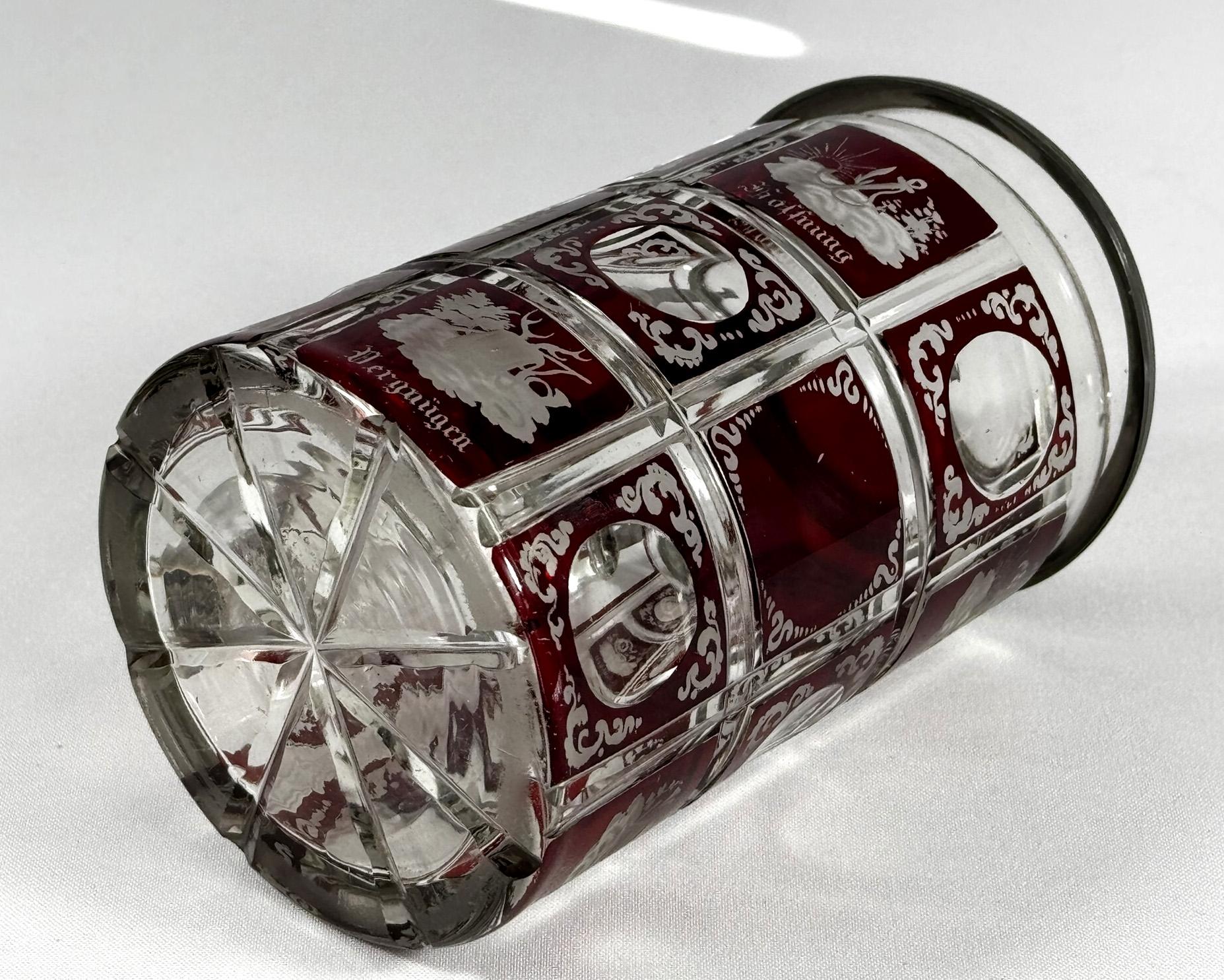 Pichet en verre taillé et gravé rouge lazure - 19ème siècle en vente 4
